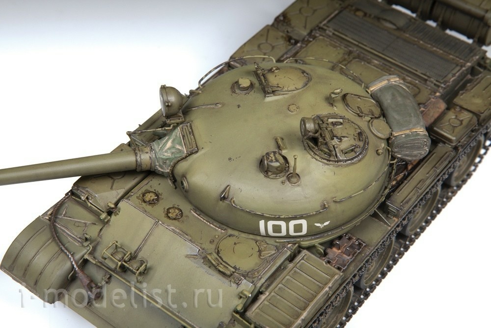 3622 Zvezda 1/35 Soviet T-62 battle Tank