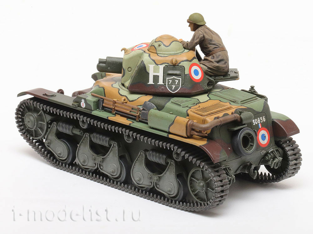 35373 Tamiya 1 / 35 French light tank R35, with the figure of a tankman