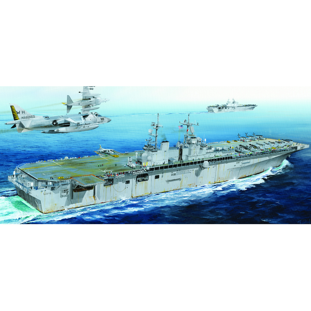 83405 HobbyBoss 1/700 USS Boxer LHD-4