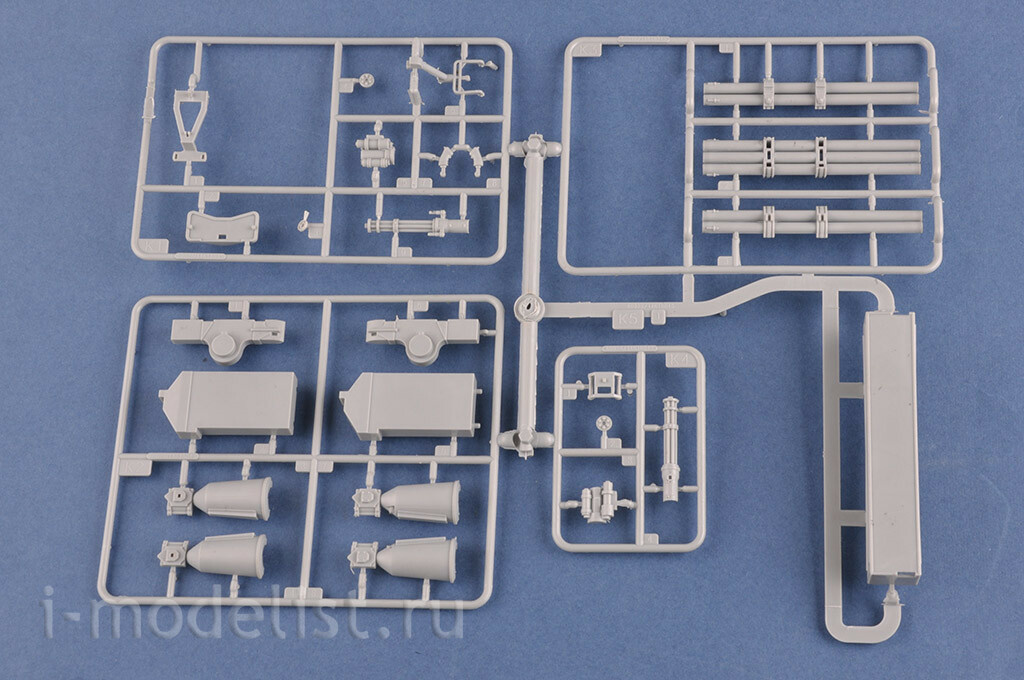 81807 HobbyBoss 1/18 UH-1 Huey B/C Helicopter :: Plastic Models Kits ...