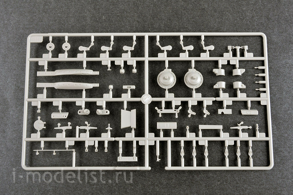 09609 I am a Modeler Liquid Glue Plus Gift Trumpeter 1/35 Russian 72B1 with KTM-6 & Grating Armour