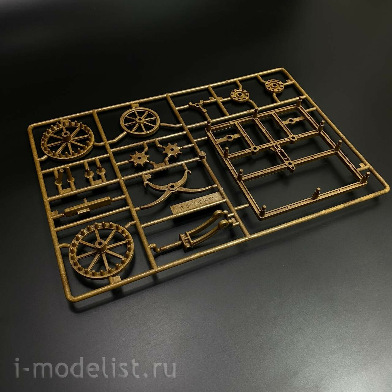 600008 Modeler Car with crossbow drive by Leonardo da Vinci