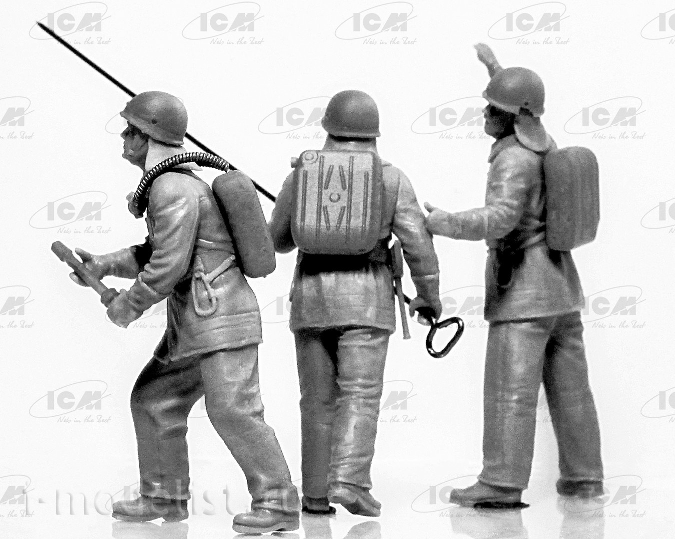 35902 ICM Chernobyl #2. Firefighters (AC-40-137A, 4 figures and a cardboard stand with a background)