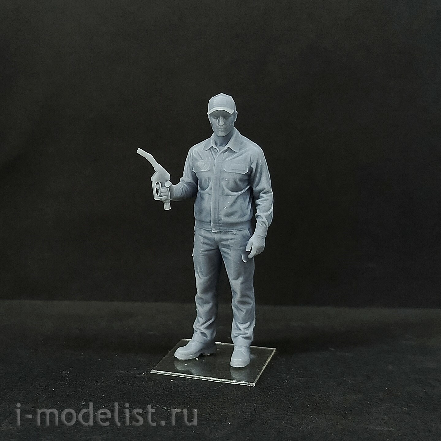 DMS-35301 ДМС 1/35 Фигурка Заправщик, современный