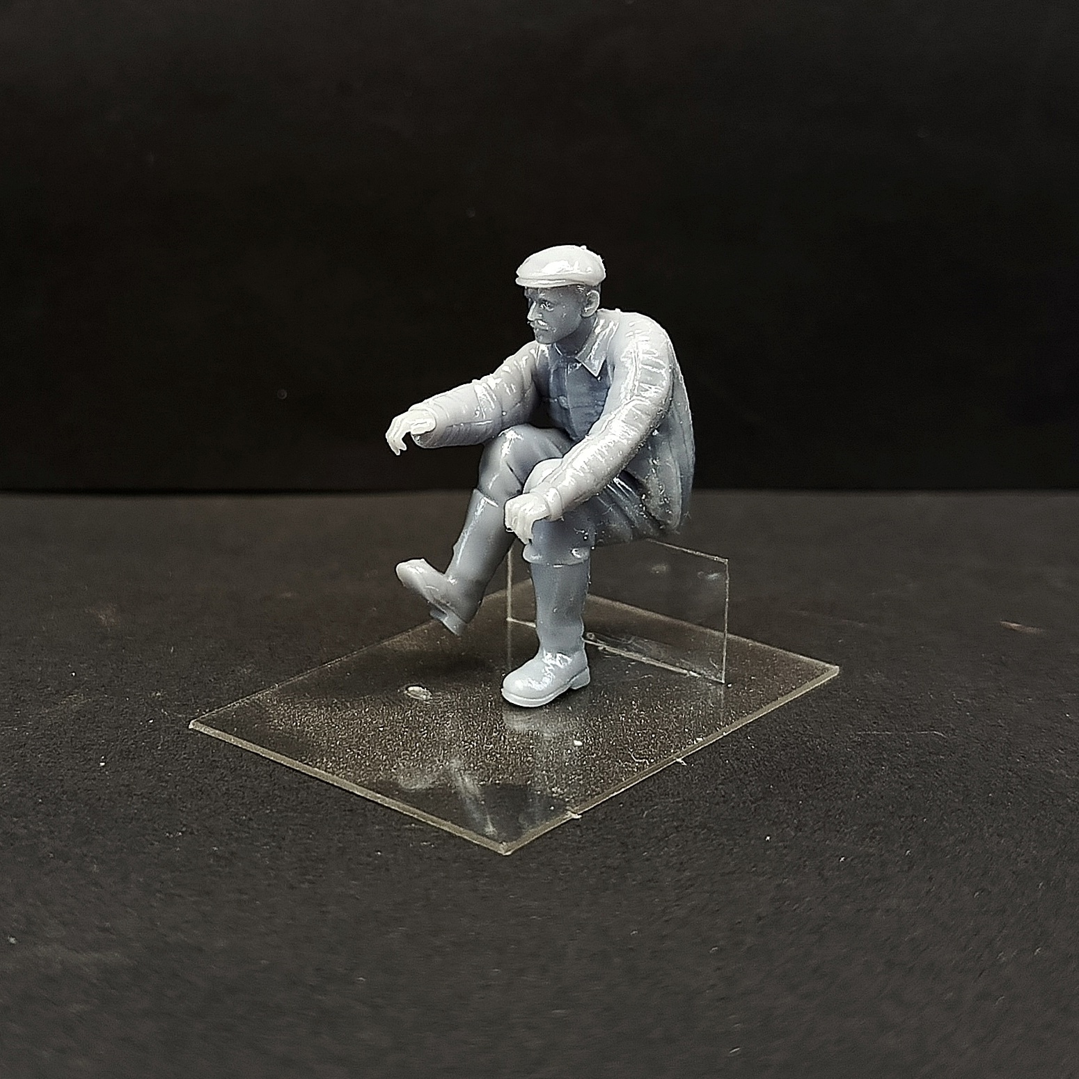 DMS-43009 ДМС 1/43 Фигурка Тракторист АСХТЗ-НАТИ (СТЗ-3, СТЗ-8, СТЗ-8м, ХТЗ-3, АТЗ-3, Д-159, ЭТ-5 ЭНИН)