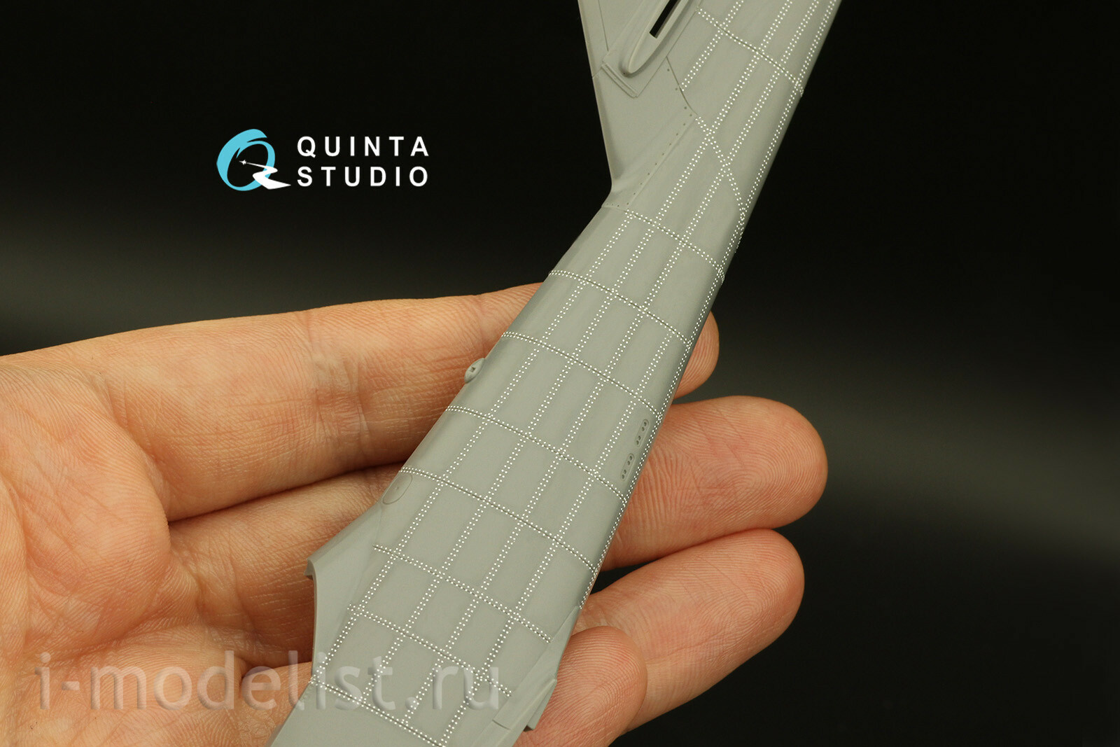QRV-025 Quinta Studio 1/32 Double riveting rows (riveting size 0.20 mm, interval 0.8 mm), white, total length 5.8 m