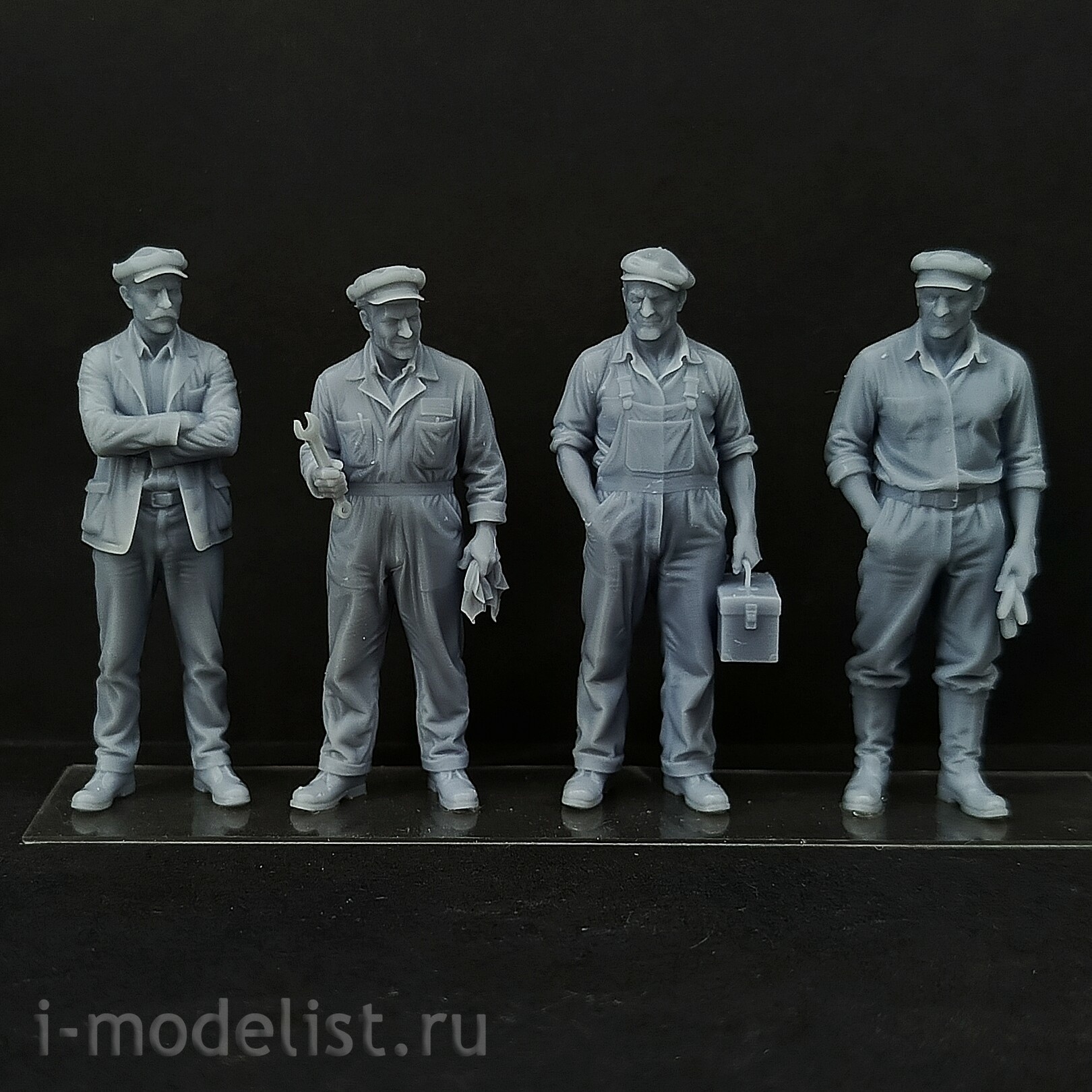 DMS-35299 ДМС 1/35 Фигурки Рабfromники МТС (Машинно-тракторной станции)