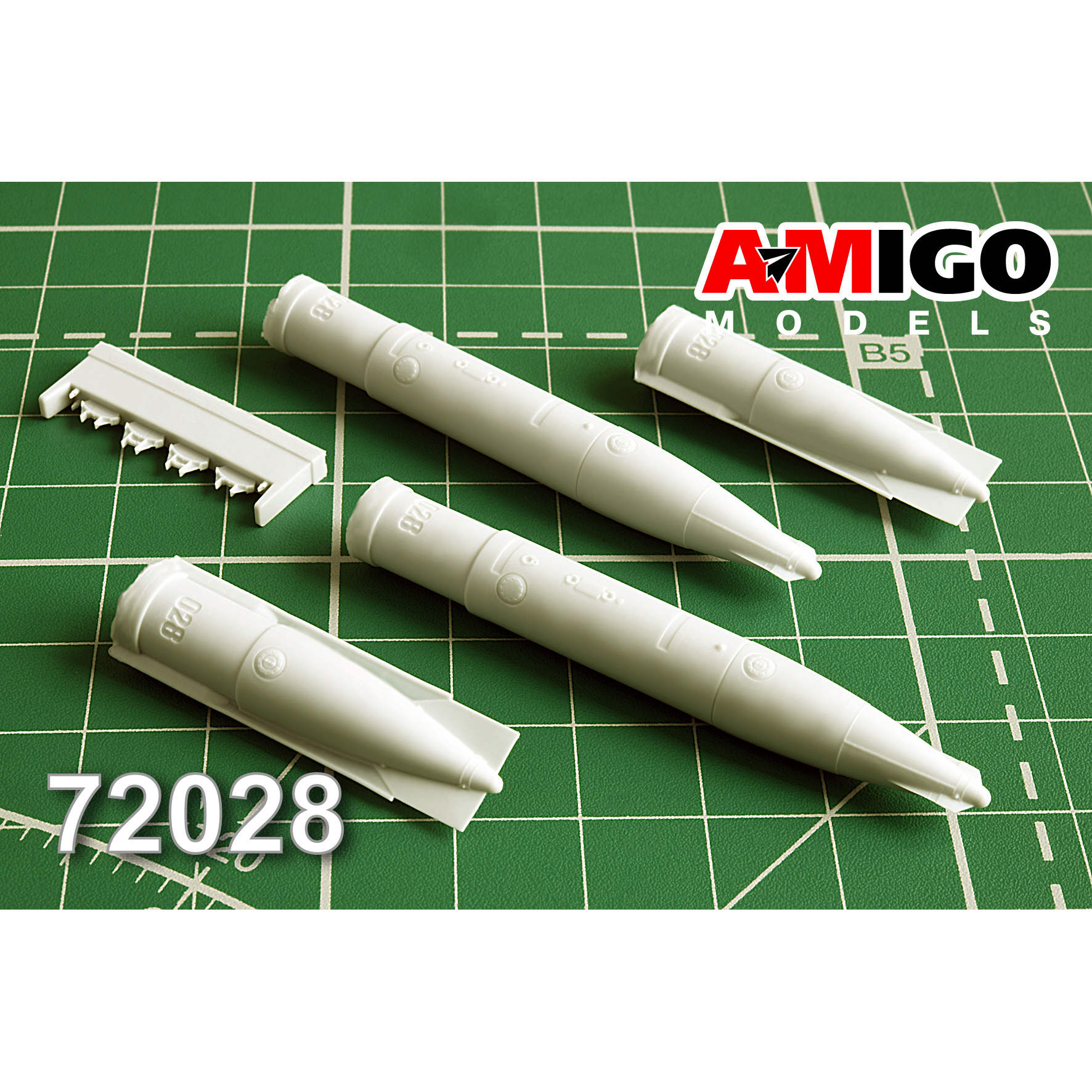 AMG72028 Amigo Models 1/72 Outboard Fuel Tank PTB-800