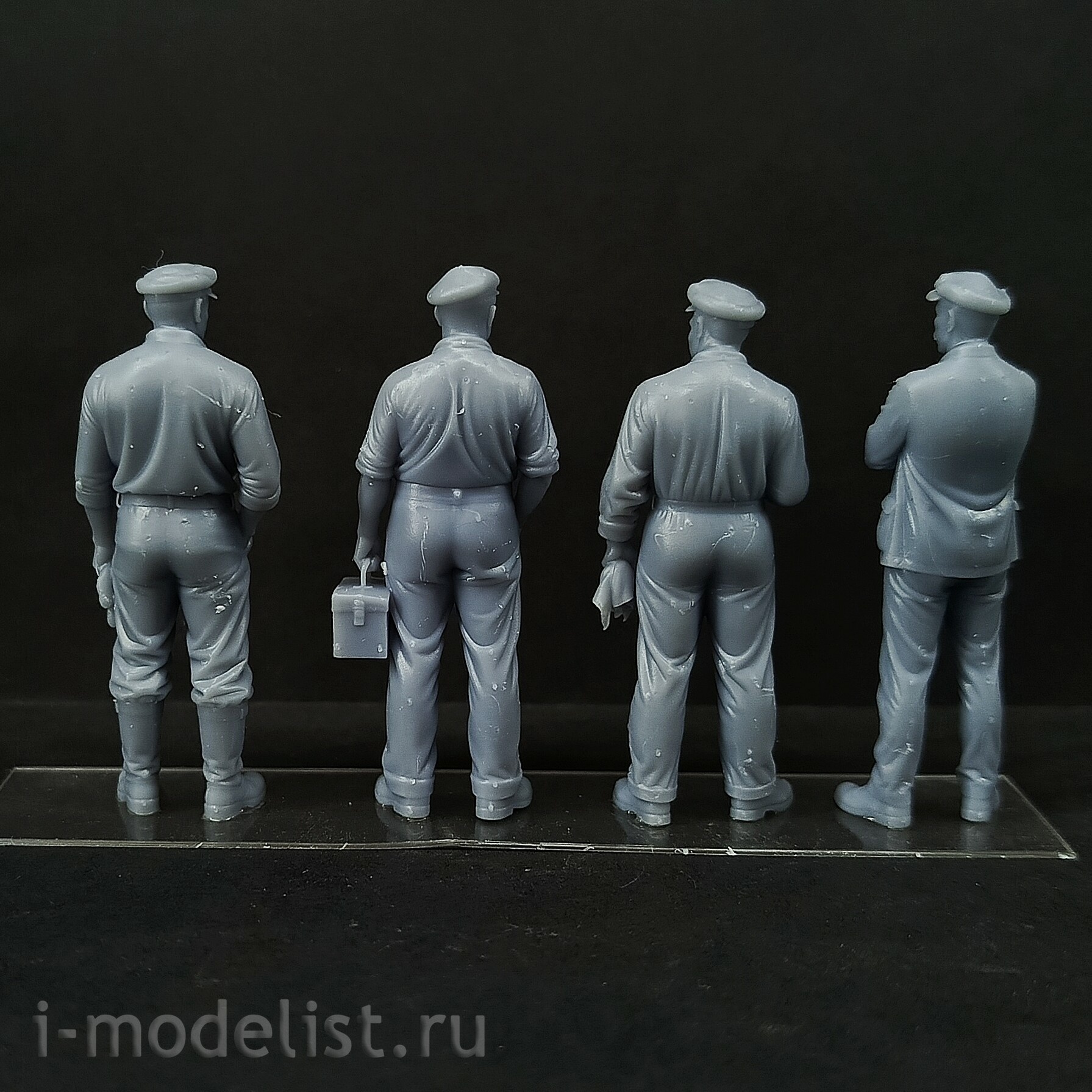 DMS-43021 ДМС 1/43 Фигурки Рабfromники МТС (Машинно-тракторной станции)