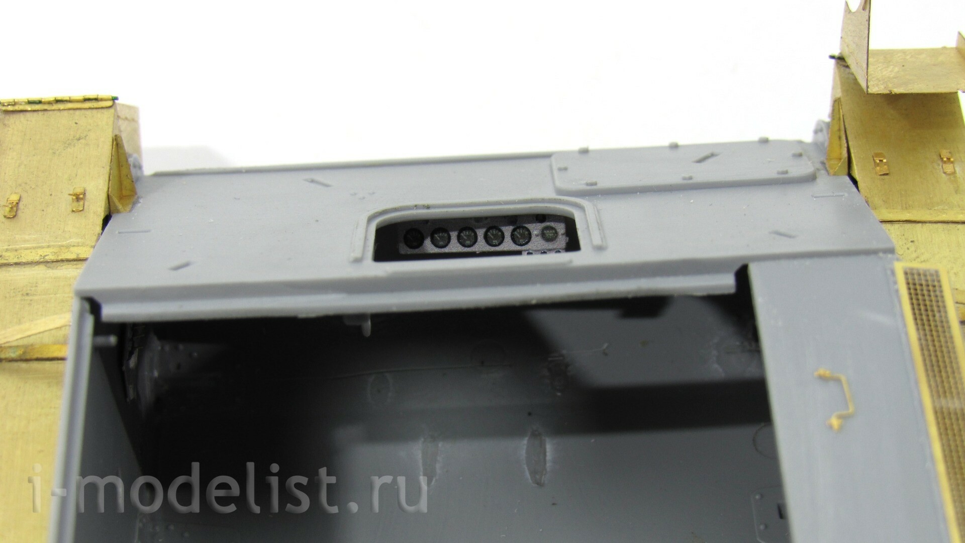 035520 Micro Design 1/35 Overhead shelves for SU-76 (Zvezda)