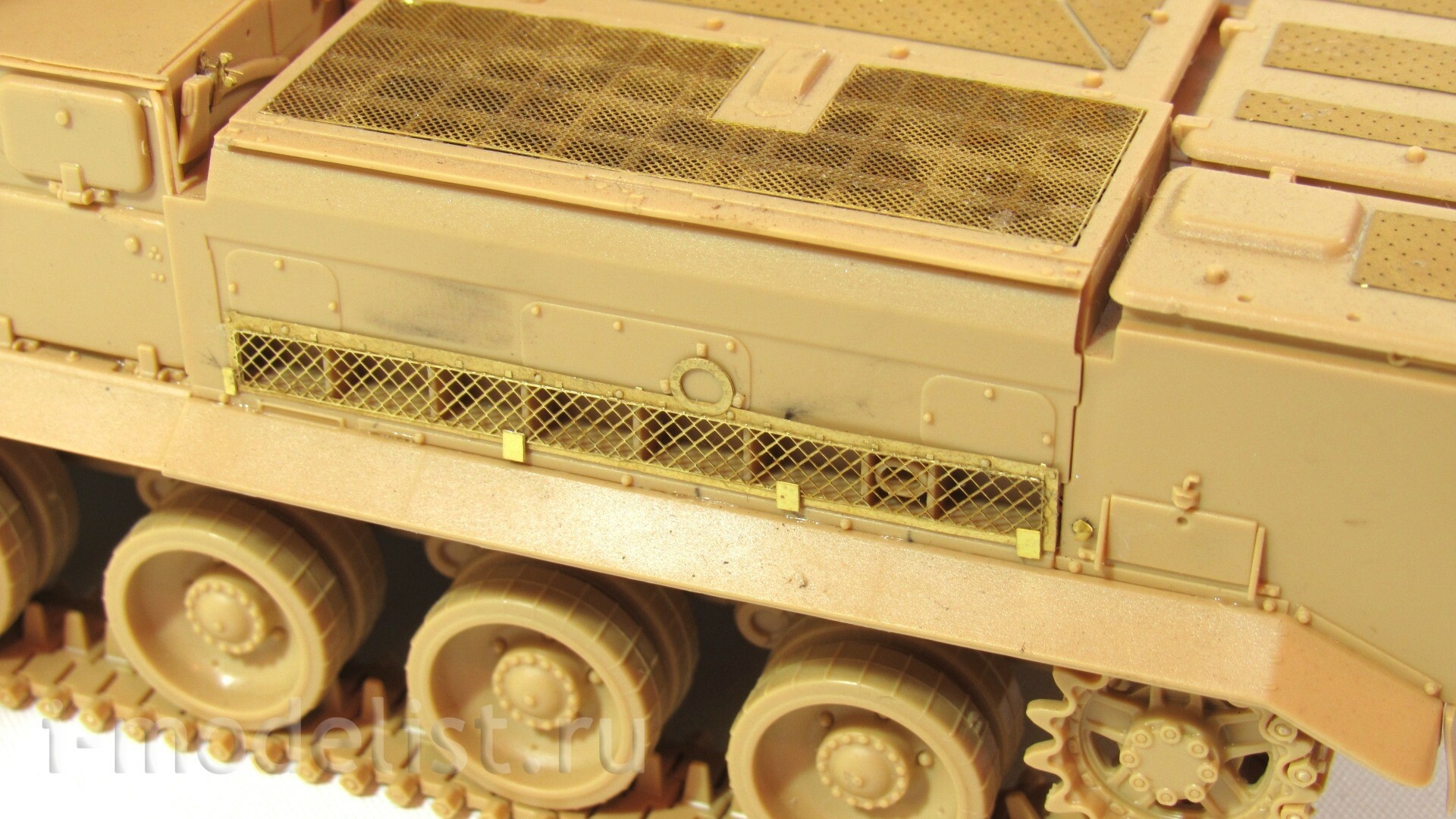035371 Microdisign 1/35 set of photo etching on the BUK 9k37m1 SAM (basic set) from MENG