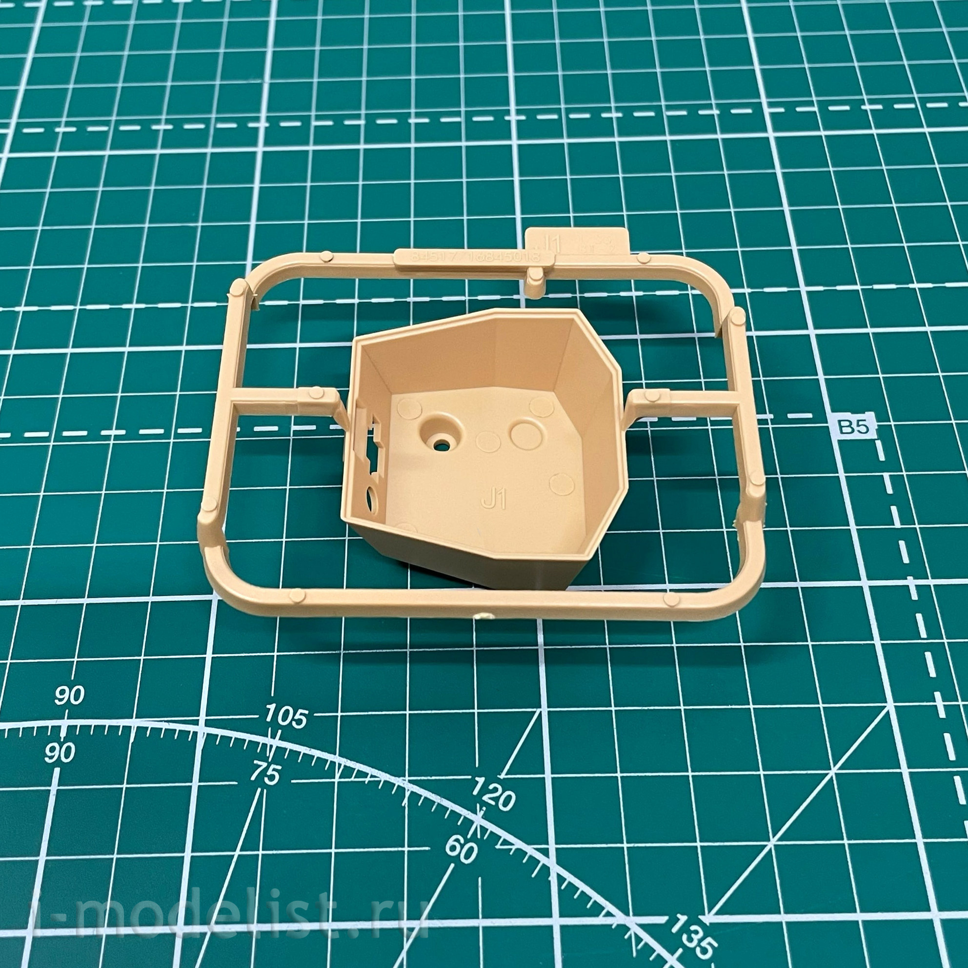 84517 HobbyBoss 1/35 Soviet D-38 tank