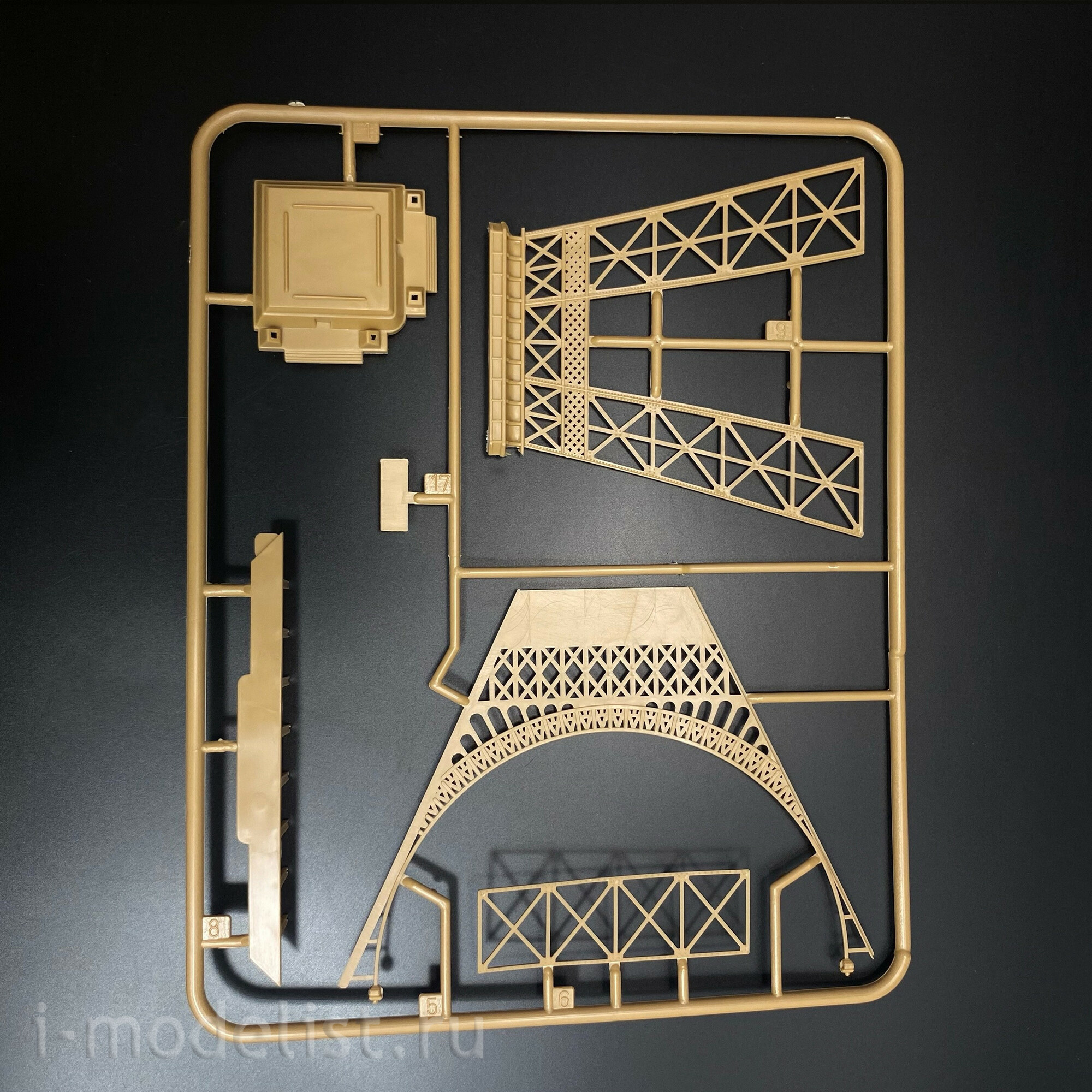 470007 1/700 scale Model Eiffel tower