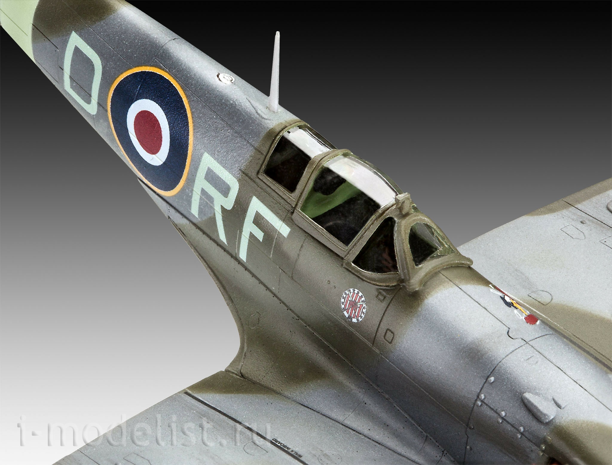 03897 Revell 1/72 British fighter Spitfire Mk. Vb during the Second world war