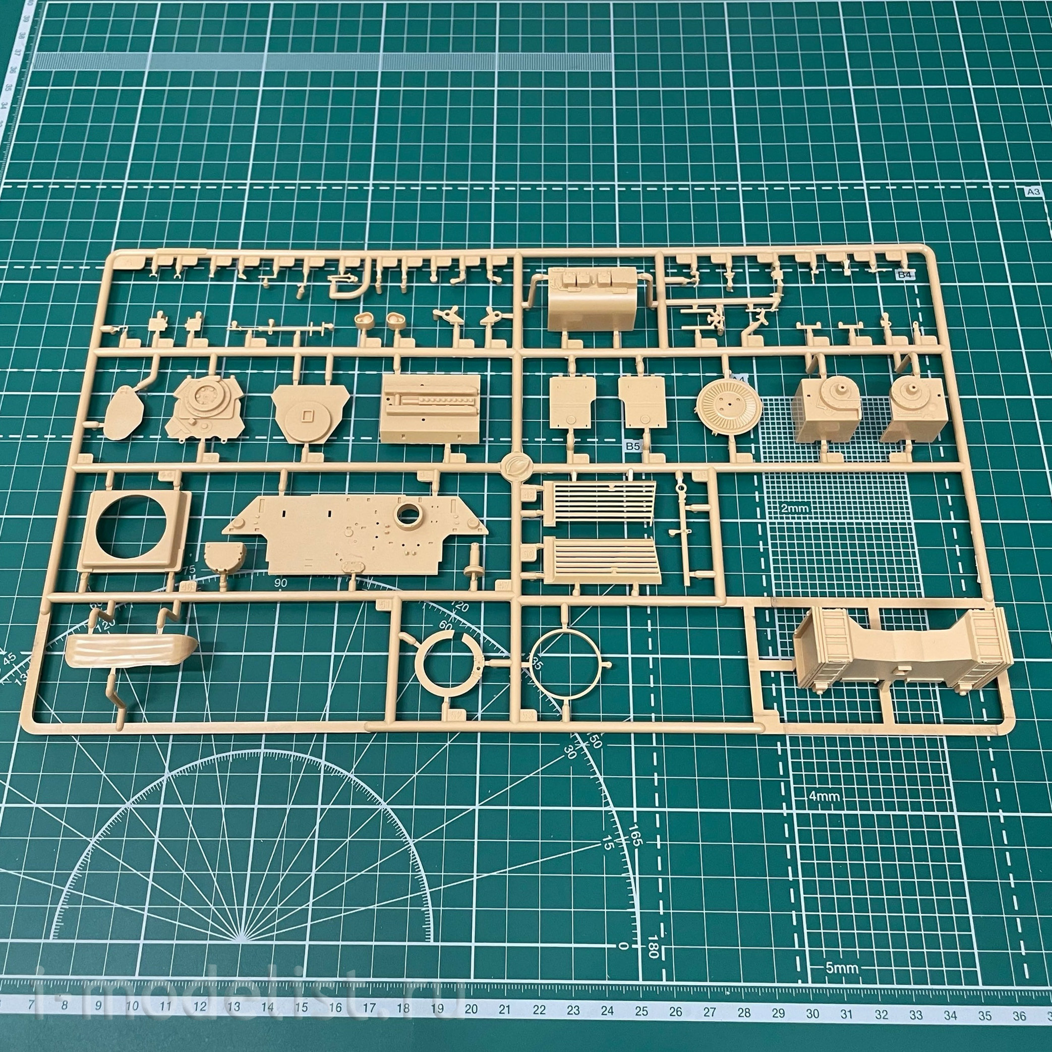 84557 HobbyBoss 1/35 Leopard C2 MEXAS with TWMP