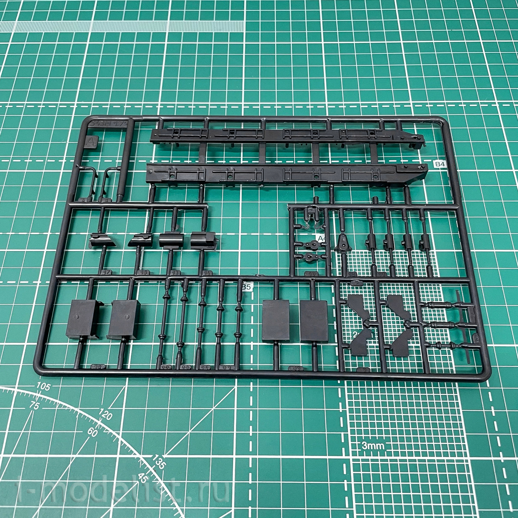 72088 PST 1/72 Medical Laboratory MAZ-543M