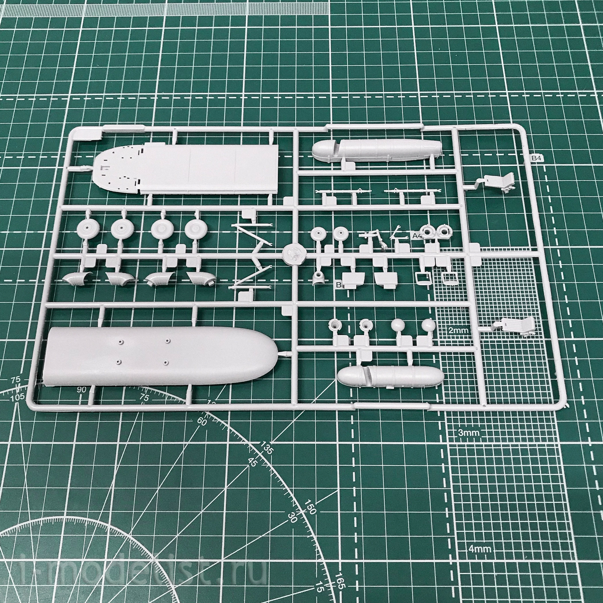 72037 ARK-models 1/72 assault helicopter 