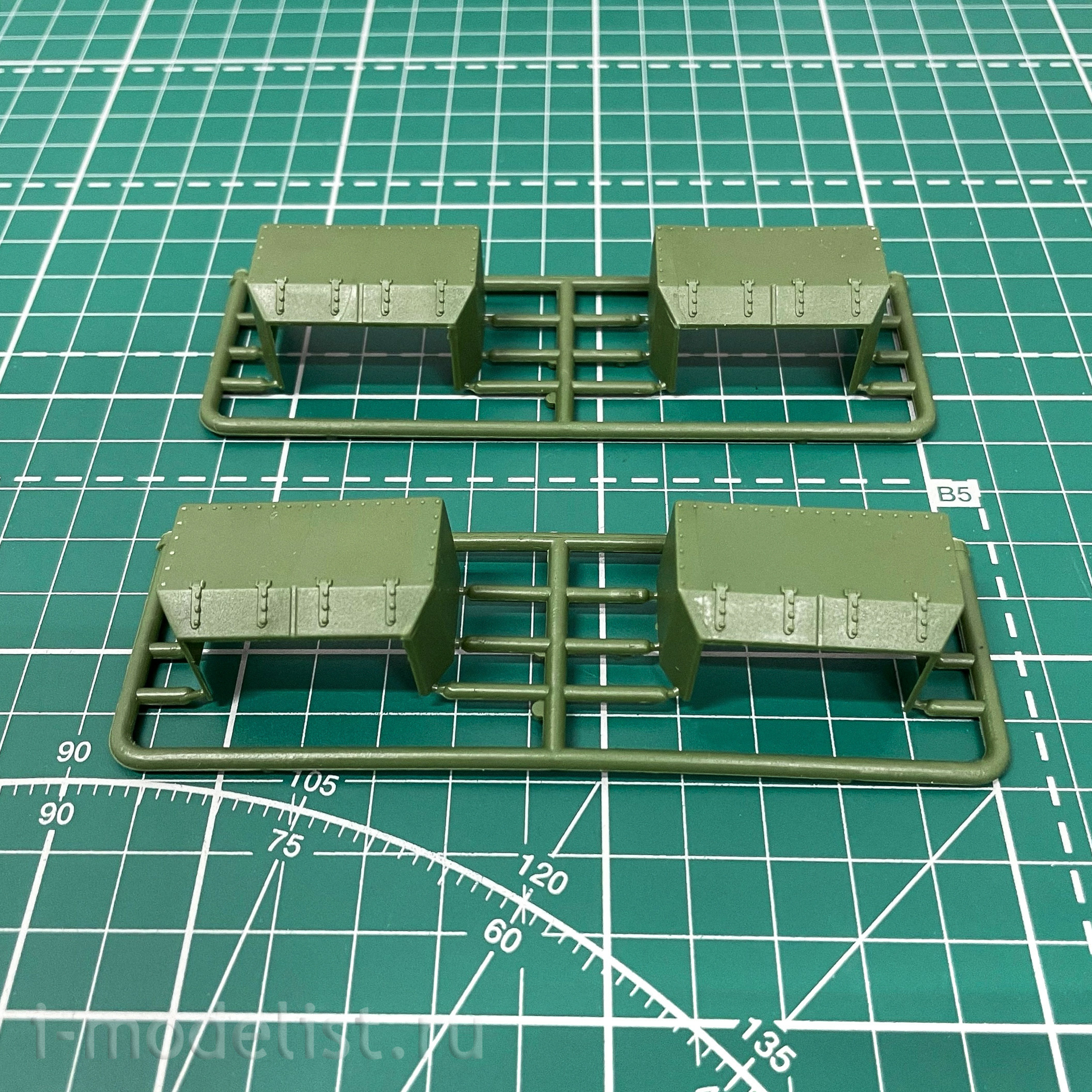 mt690 UM 1/72 Armored train 