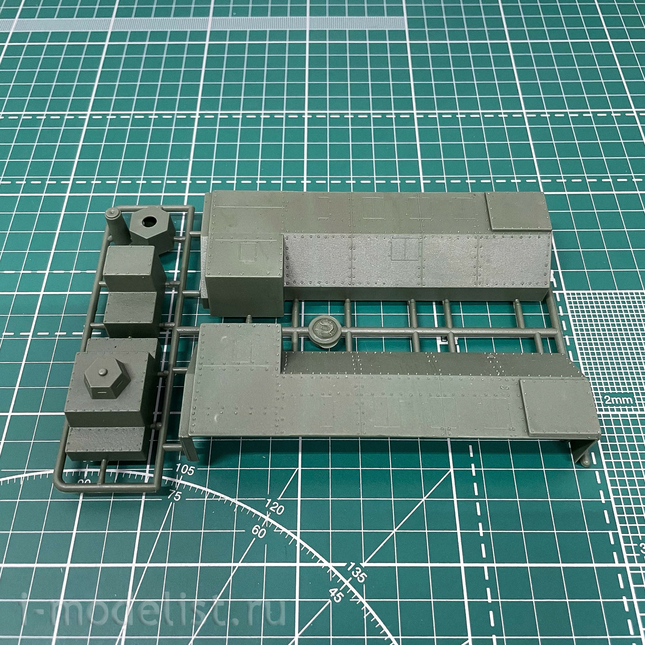 mt690 UM 1/72 Armored train 