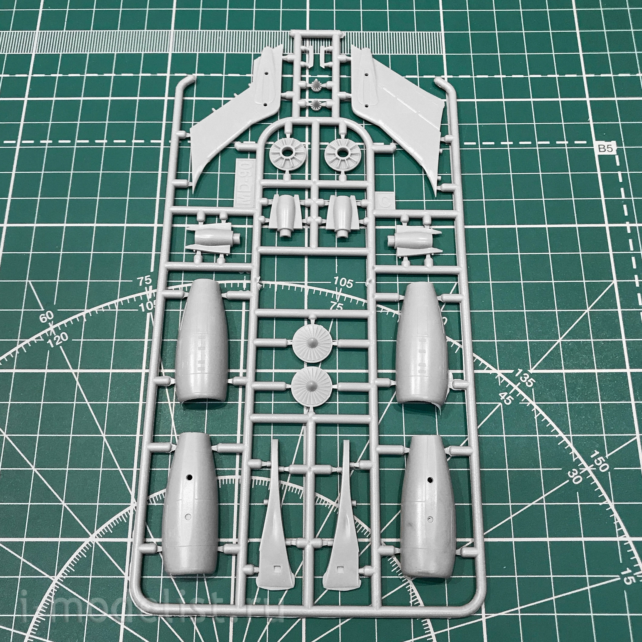 144128-4 Eastern Express 1/144 scales Airliner MD-90 SAUDI ARABIAN (Limited Edition)