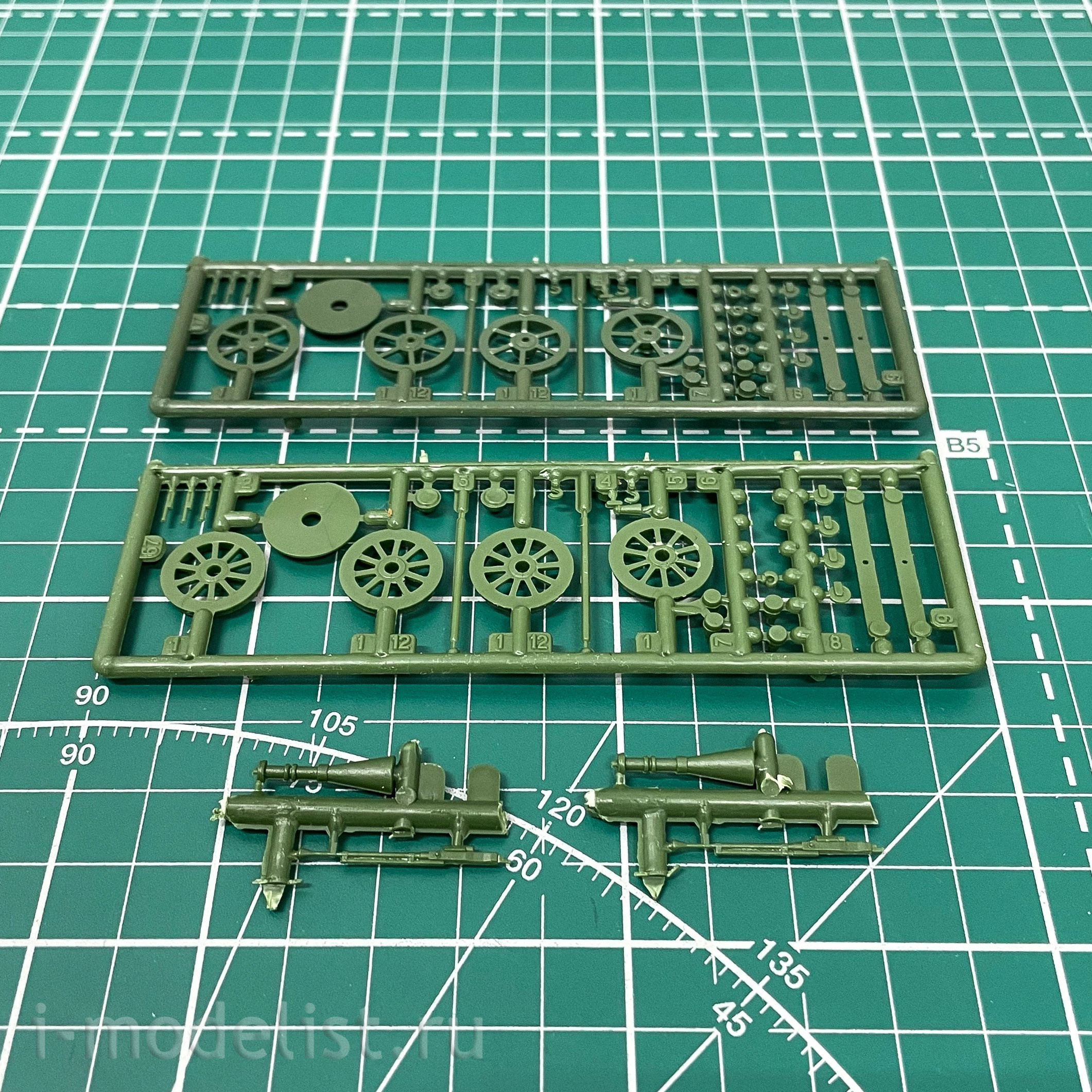 mt690 UM 1/72 Armored train 