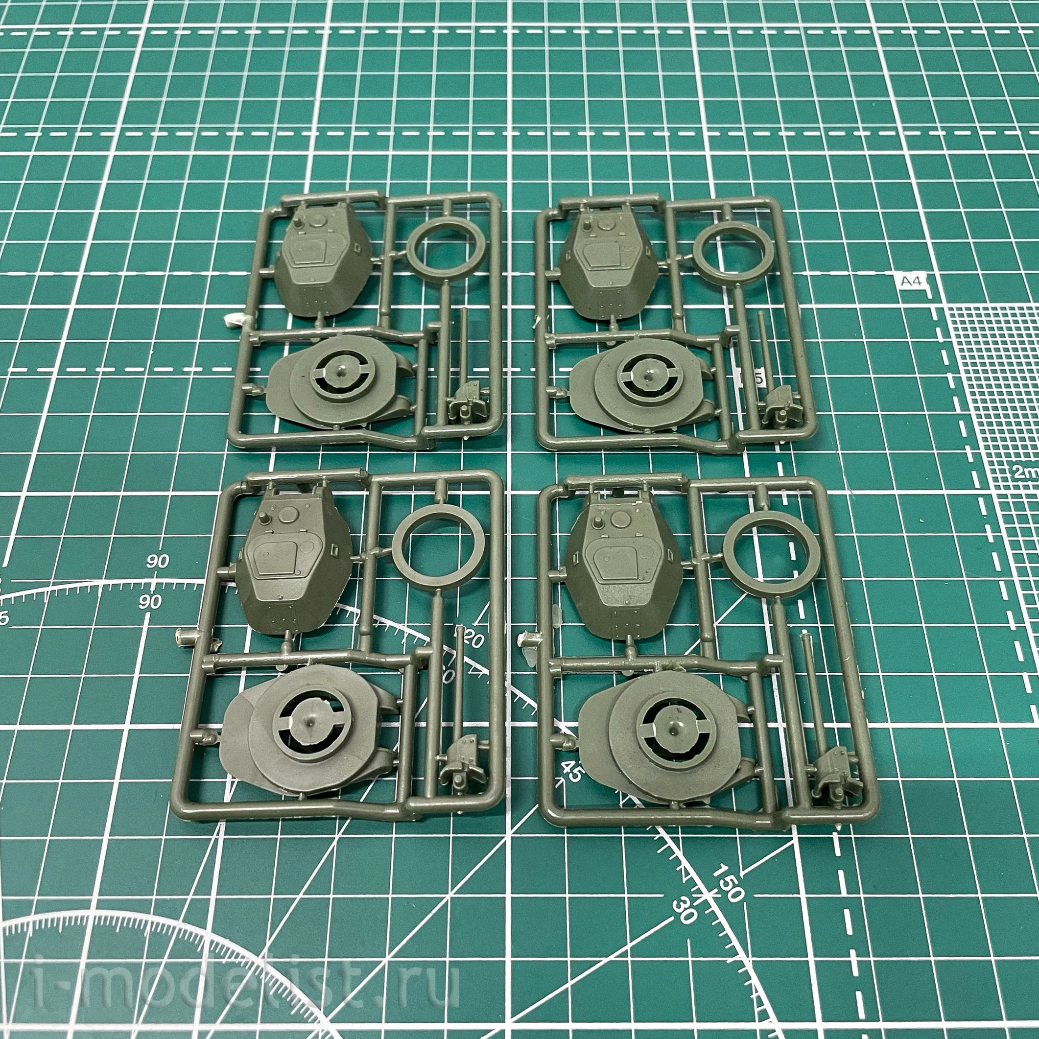 mt690 UM 1/72 Armored train 