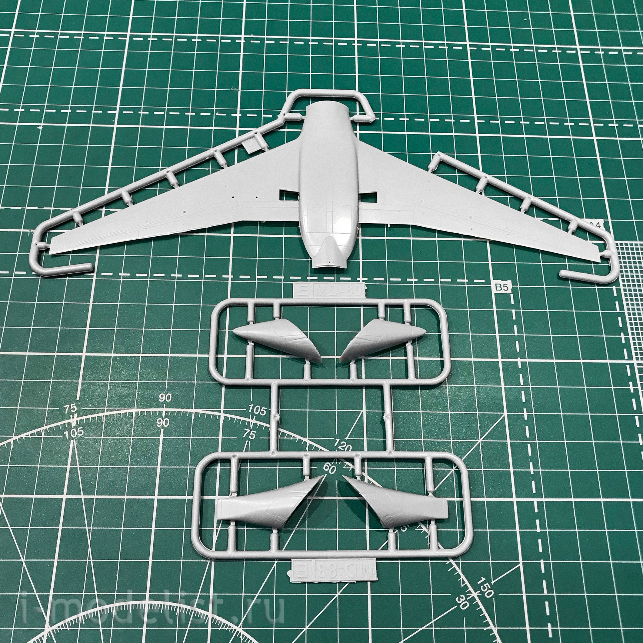 144112-1 Orient Express 1/144 Airliner MD-80 late American (Limited Edision)
