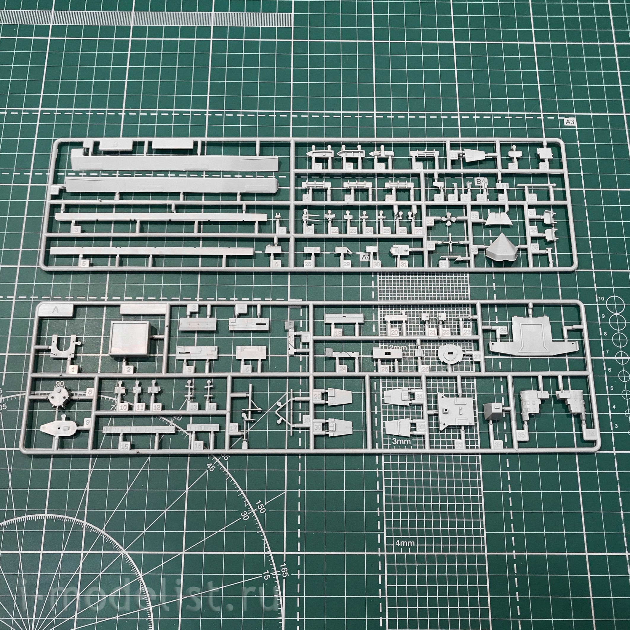 05718 Trumpeter 1/700 scale USS Mount Whitney LCC-20 2004