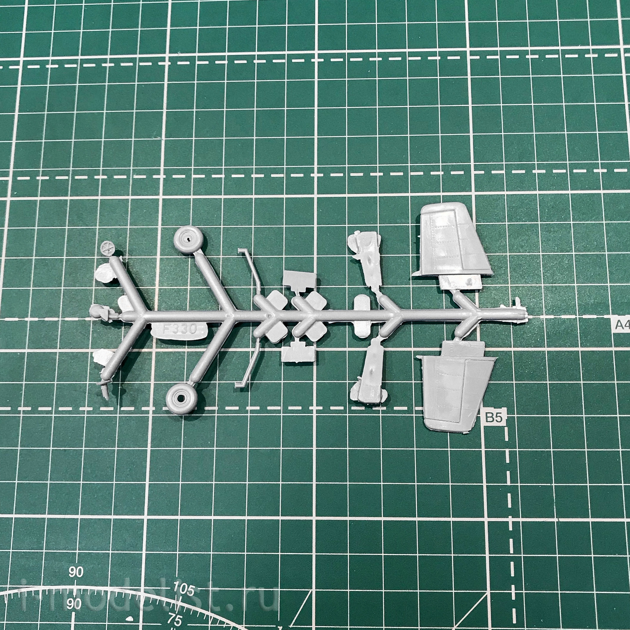72276 1/72 Eastern Express carrier-based fighter Attaker