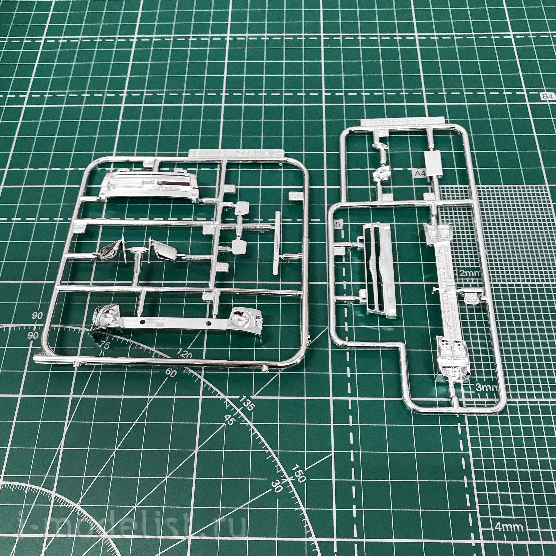 05816 Aoshima 1/24 Toyota HiAce TRH200V '10
