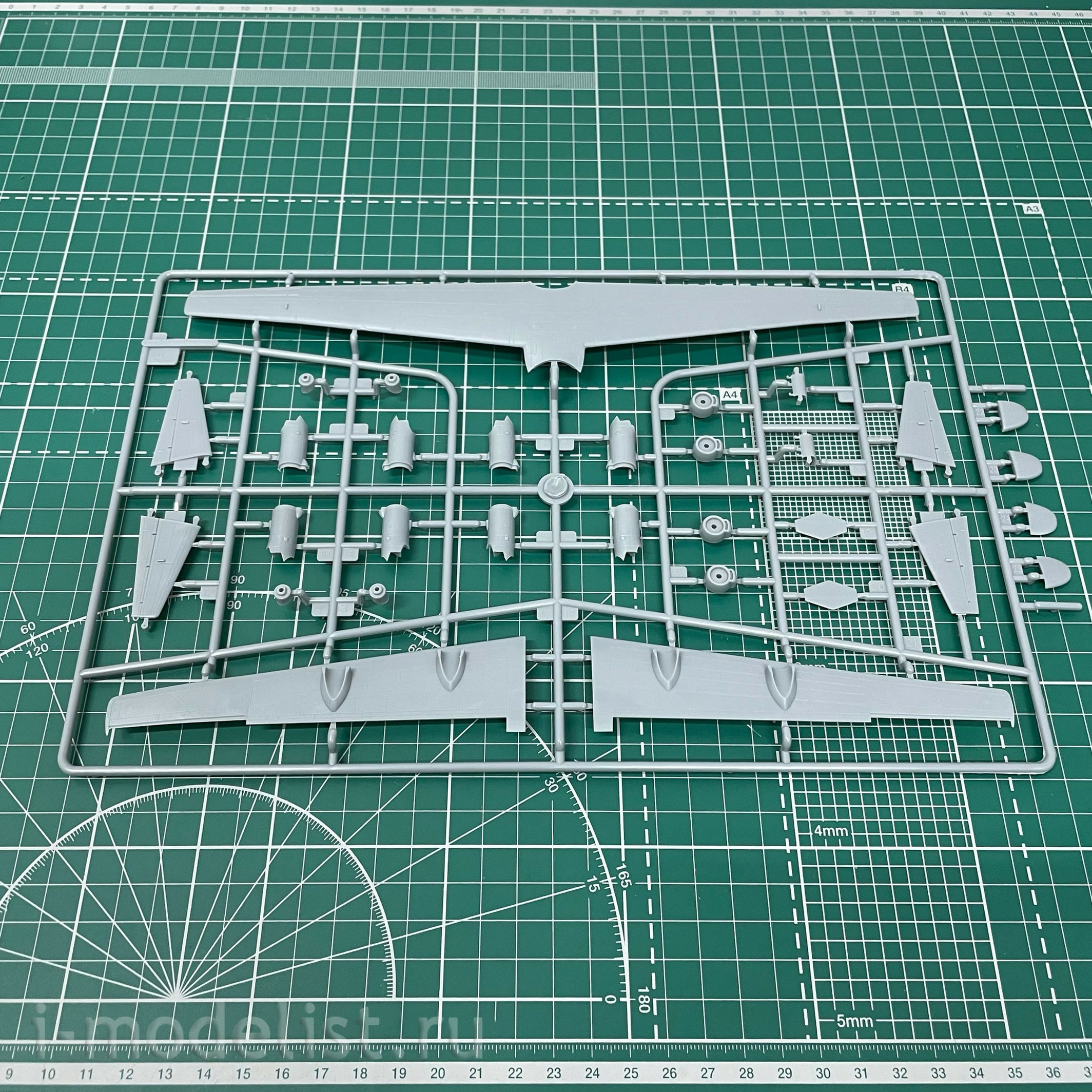 83902 HobbyBoss 1/144 Shaanxi Y-8 Aircraft