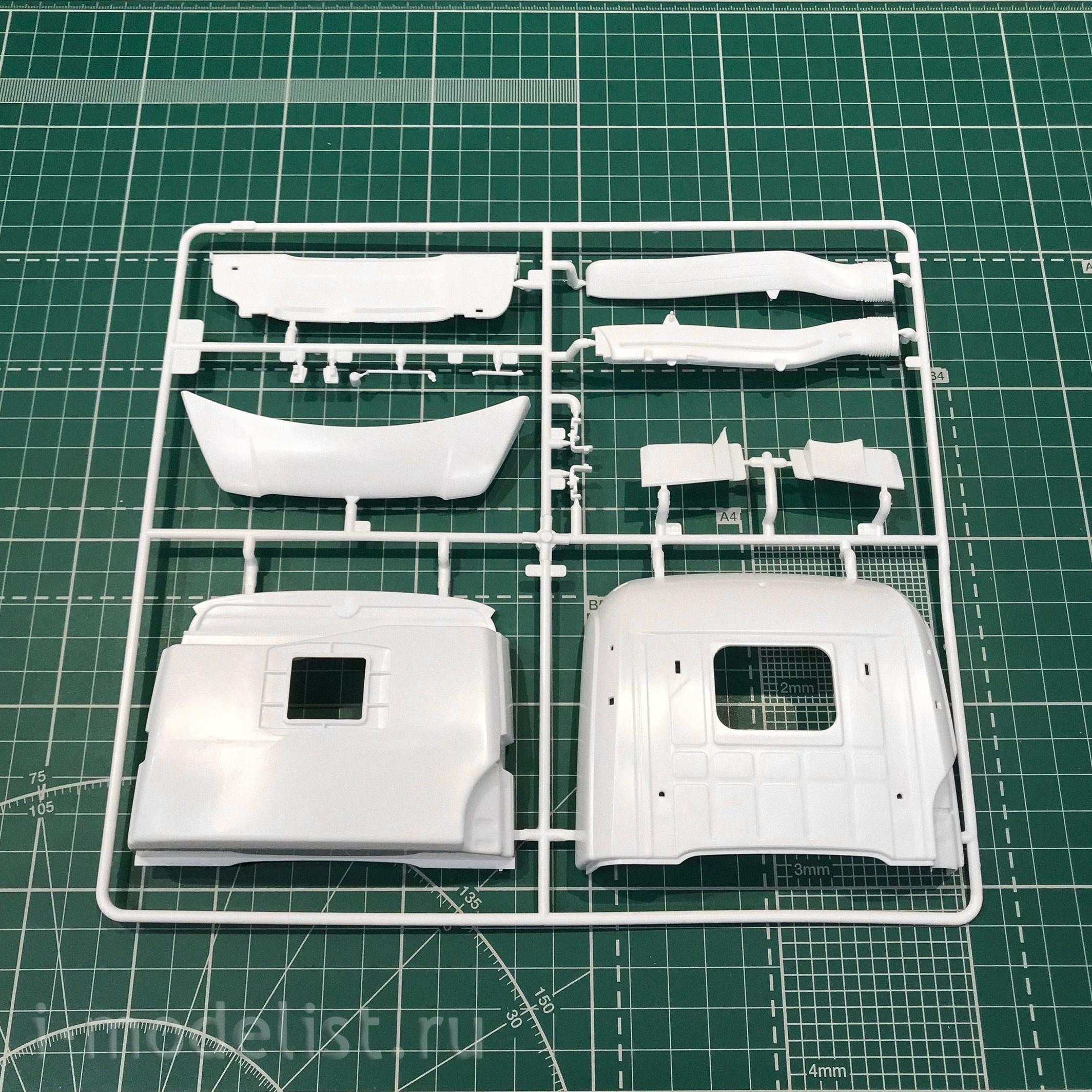 3948 Italeri 1/24 truck tractor Mercedes-Benz MP 4 BIG SPACE