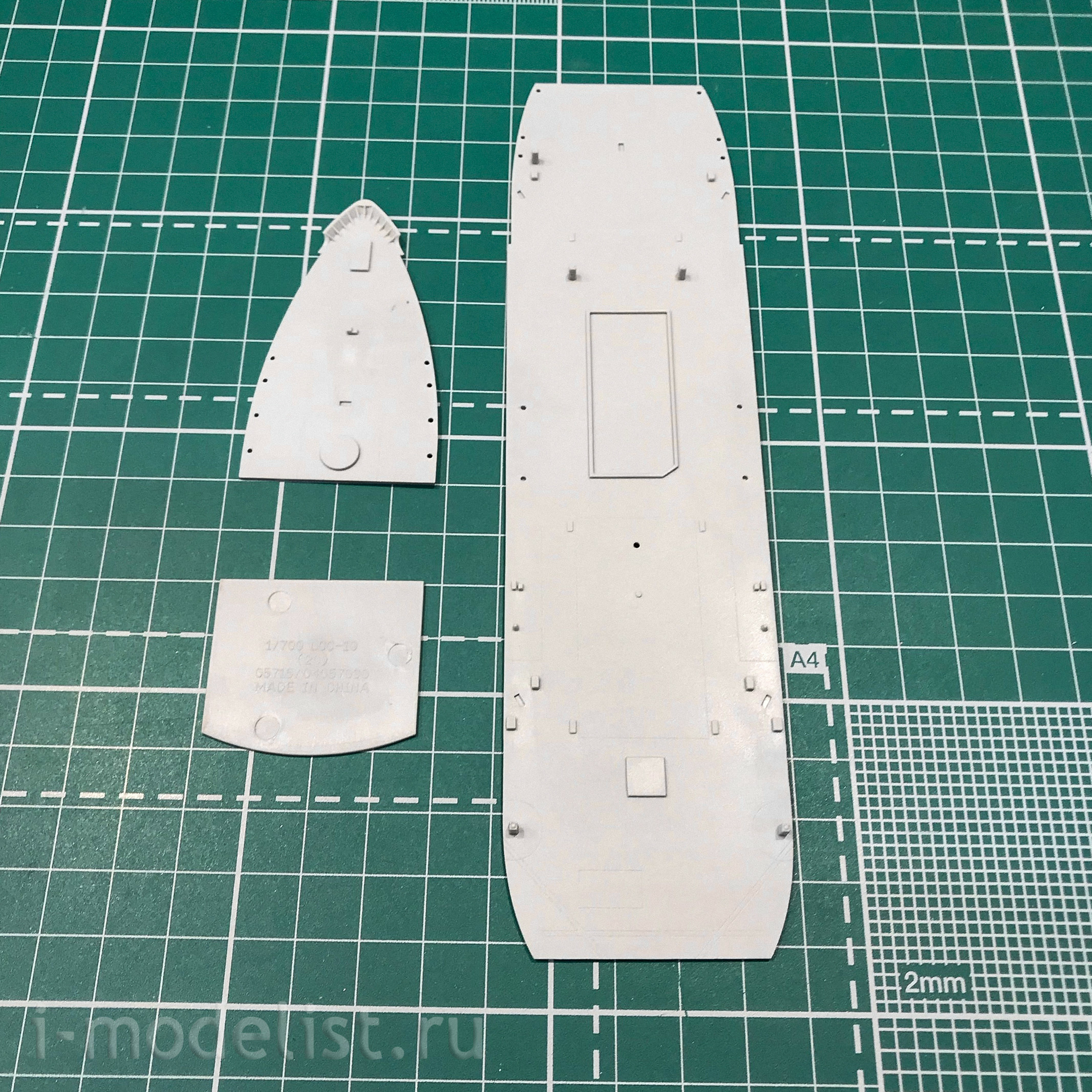 05718 Trumpeter 1/700 scale USS Mount Whitney LCC-20 2004