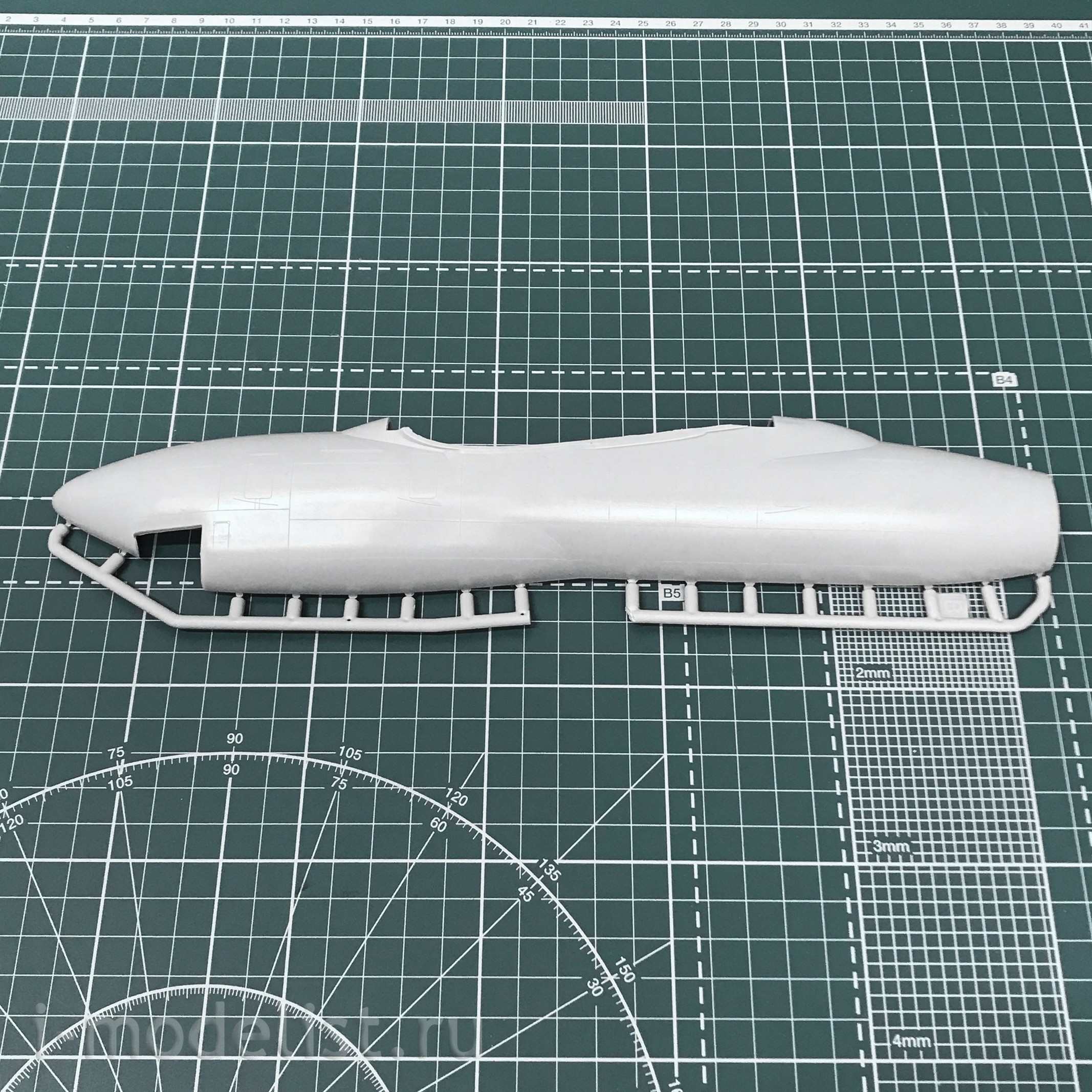 144154-1 Orient Express 1/144 Airliner 747SP RR QANTAS old
