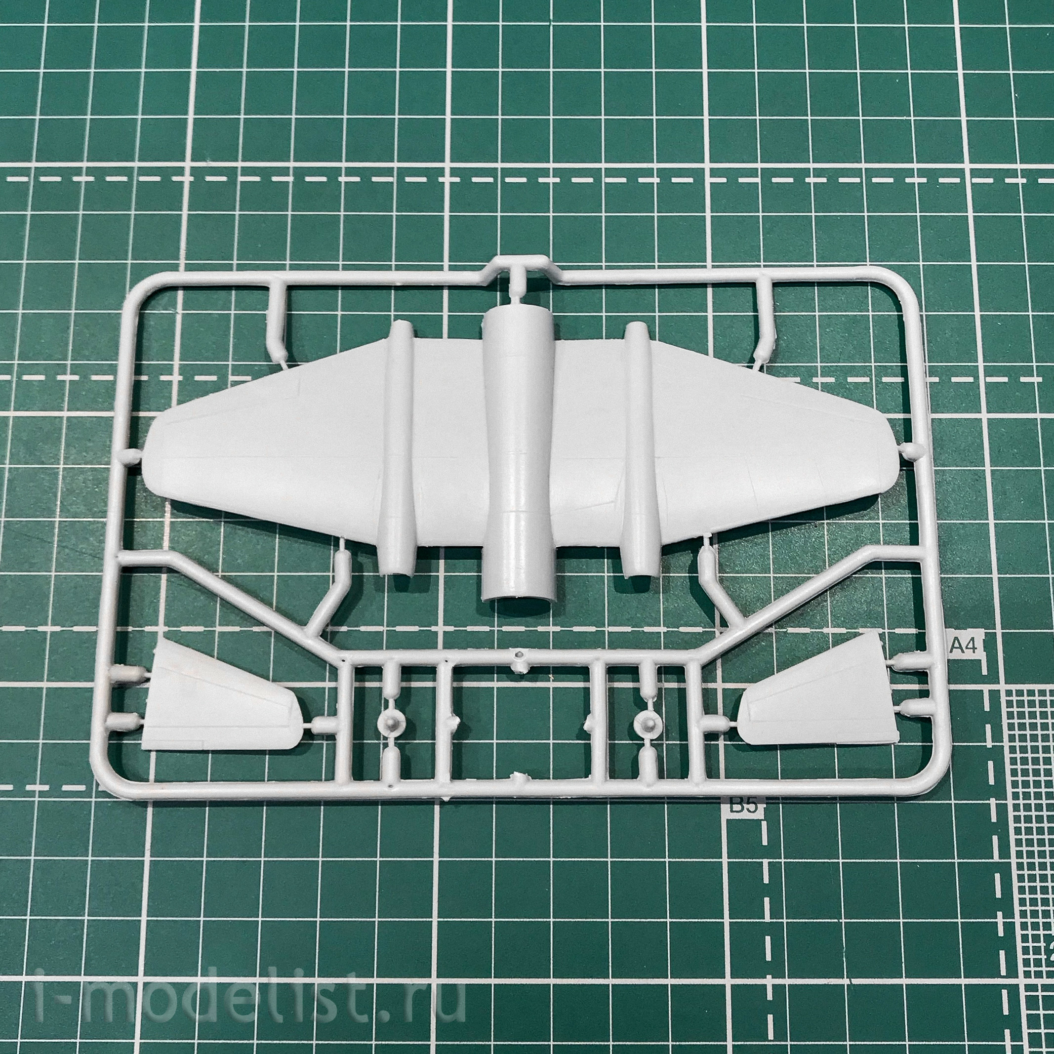 1430 Amodel 1/144 E. E. Canberra T. 17