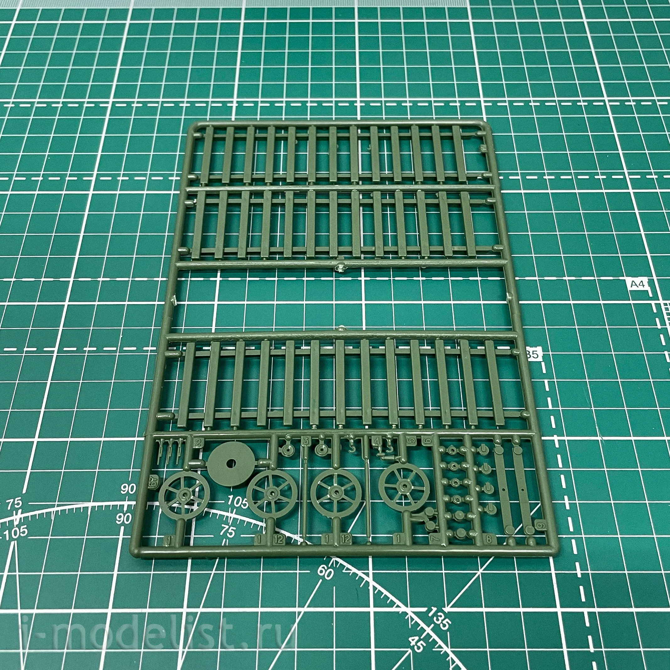 mt690 UM 1/72 Armored train 