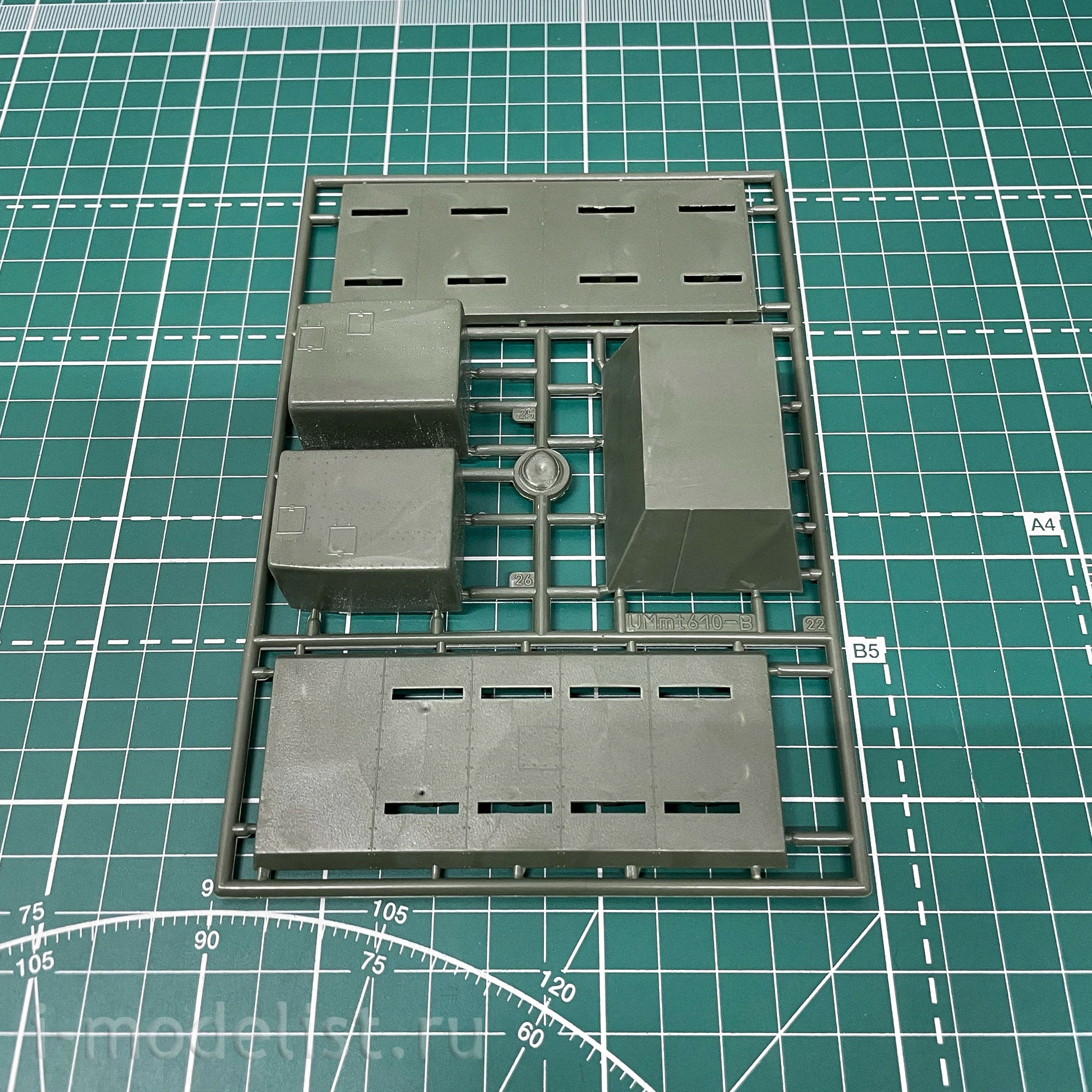 mt690 UM 1/72 Armored train 