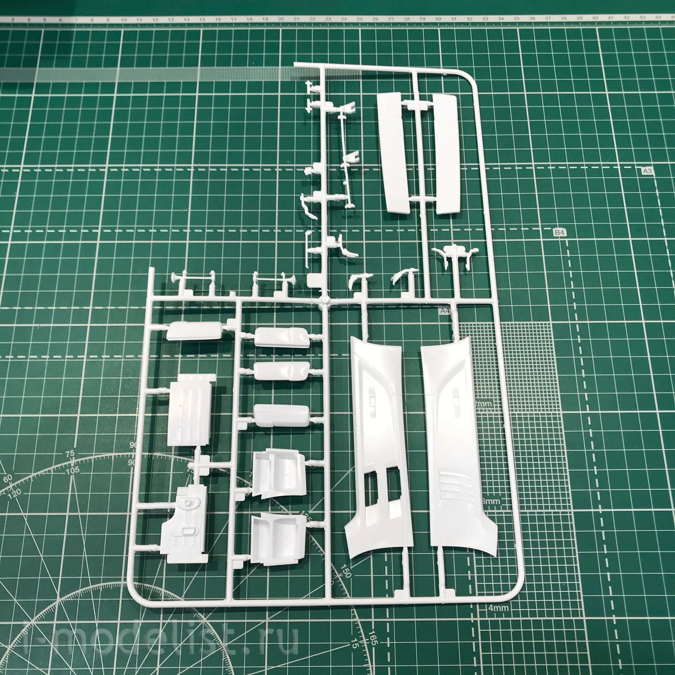 3948 Italeri 1/24 truck tractor Mercedes-Benz MP 4 BIG SPACE