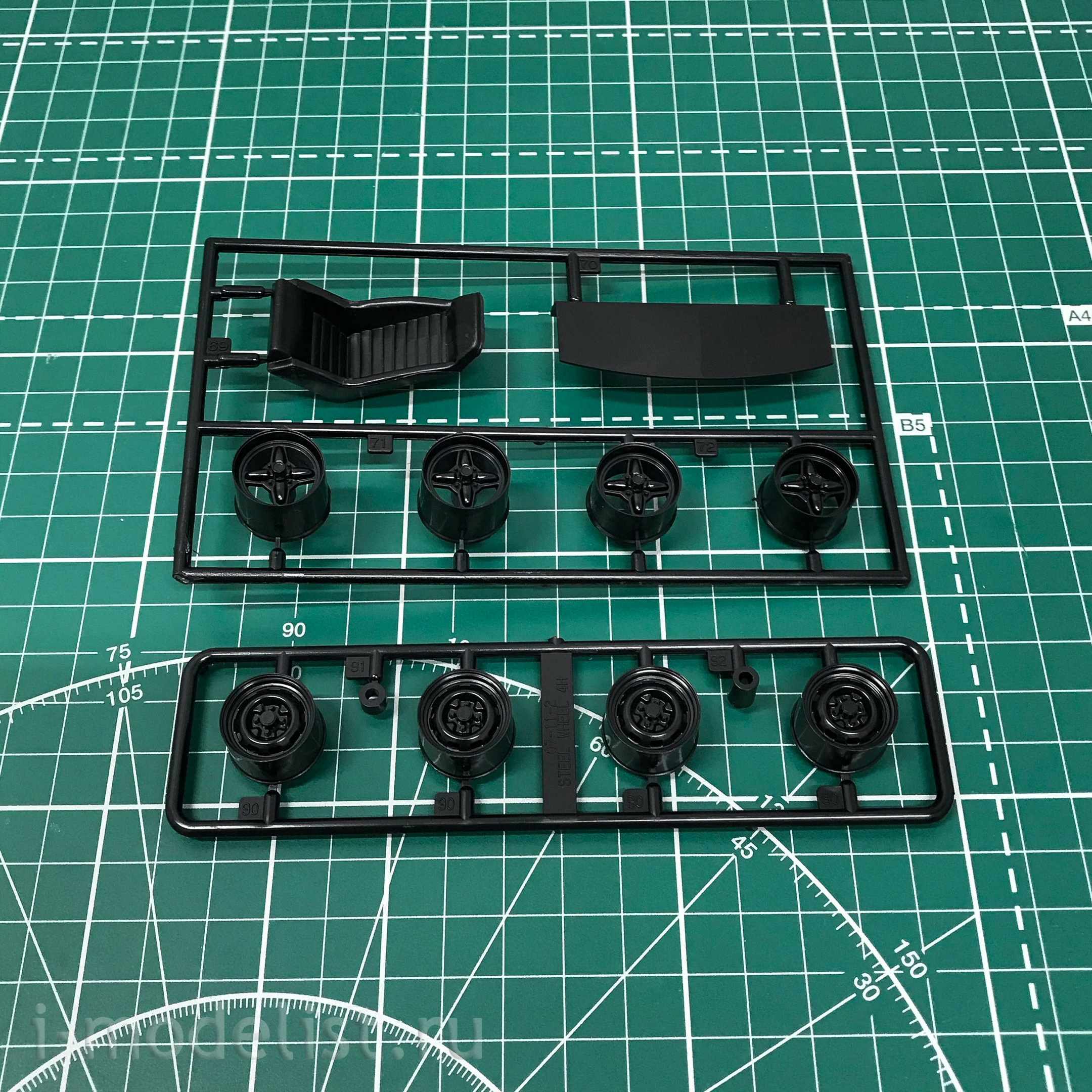 06129 Aoshima 1/24 Assembly model Toyota Corolla E71 / 70 GT/DX 79