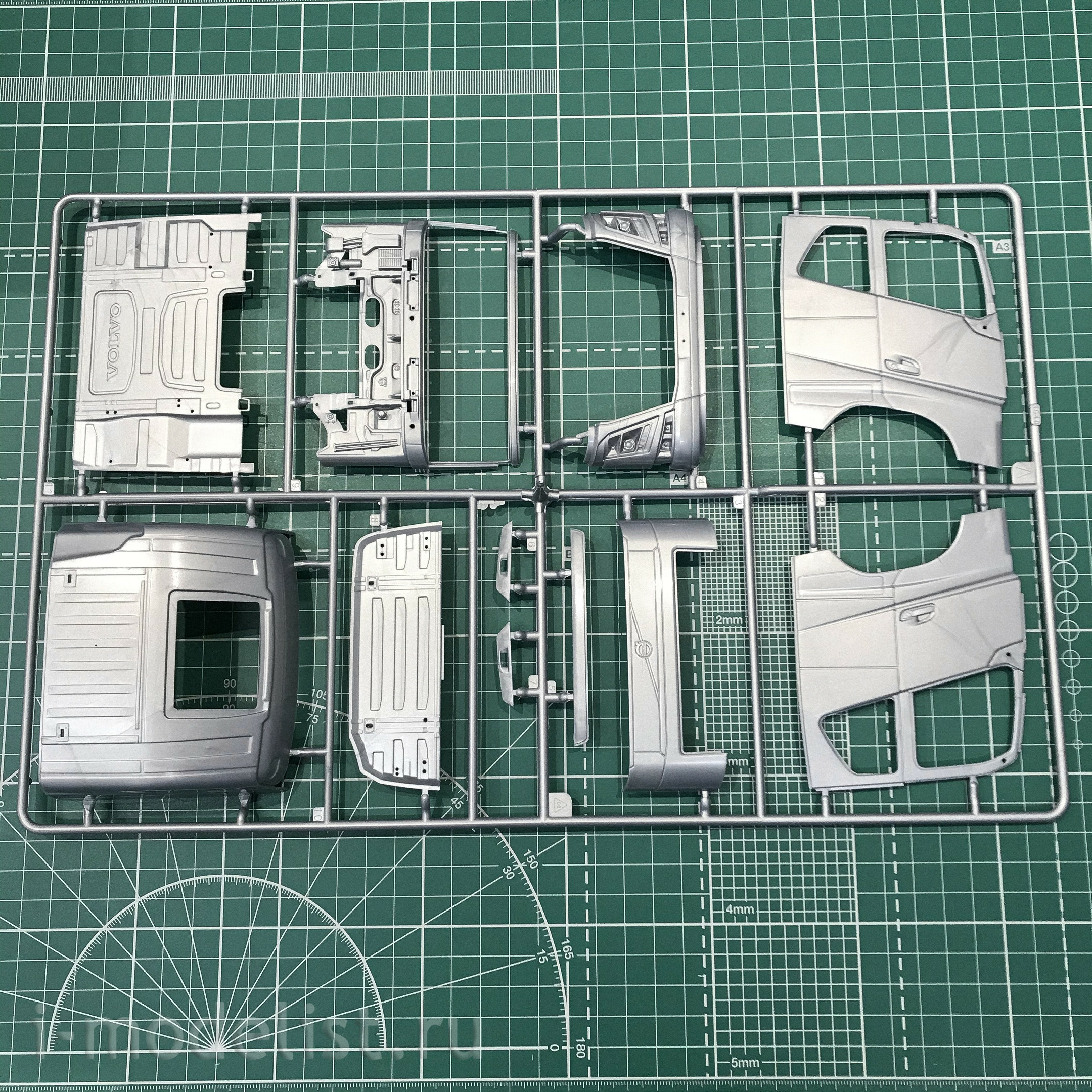 3940 Italeri 1/24 Volvo FH 4 GLOBETROTTER XL Truck