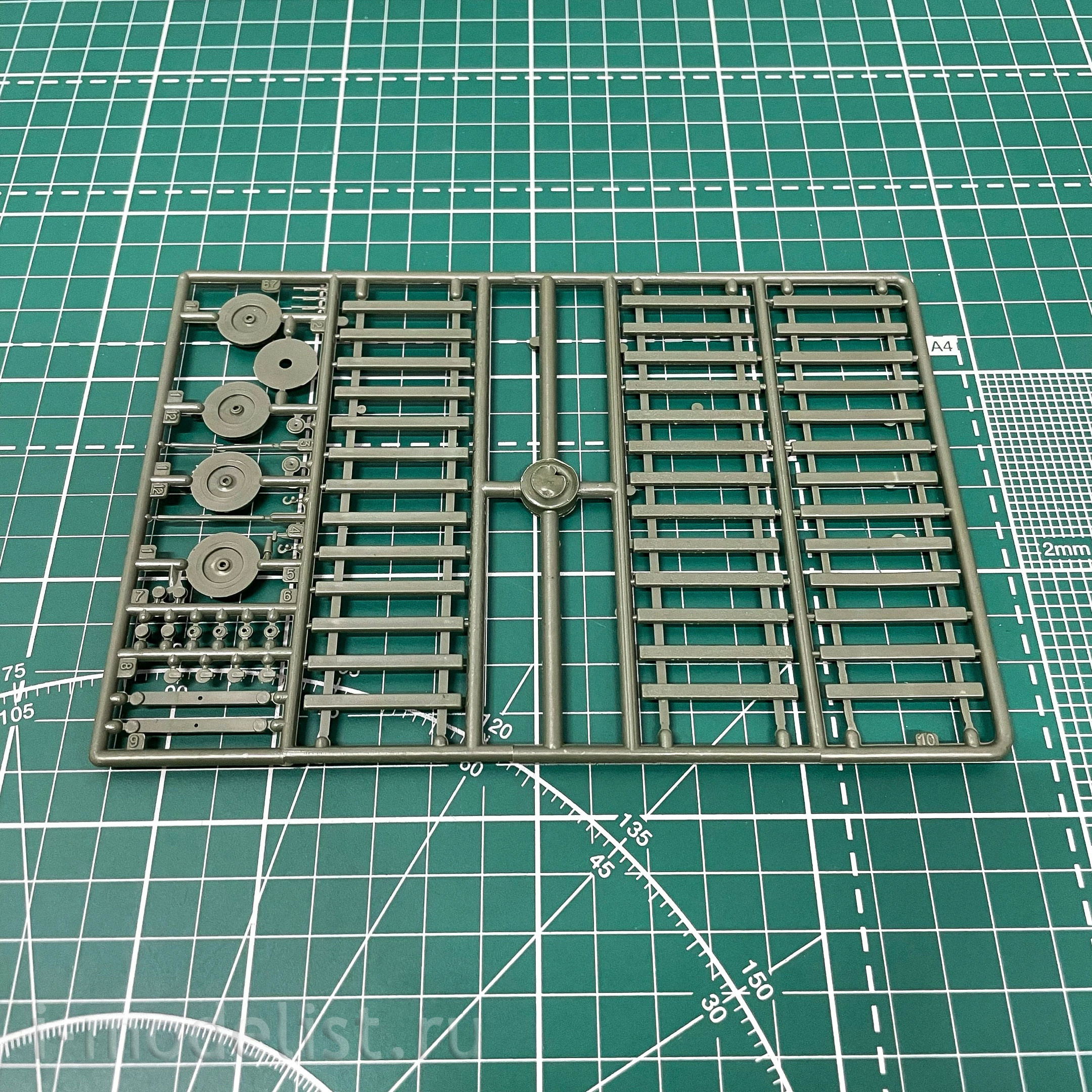 mt690 UM 1/72 Armored train 