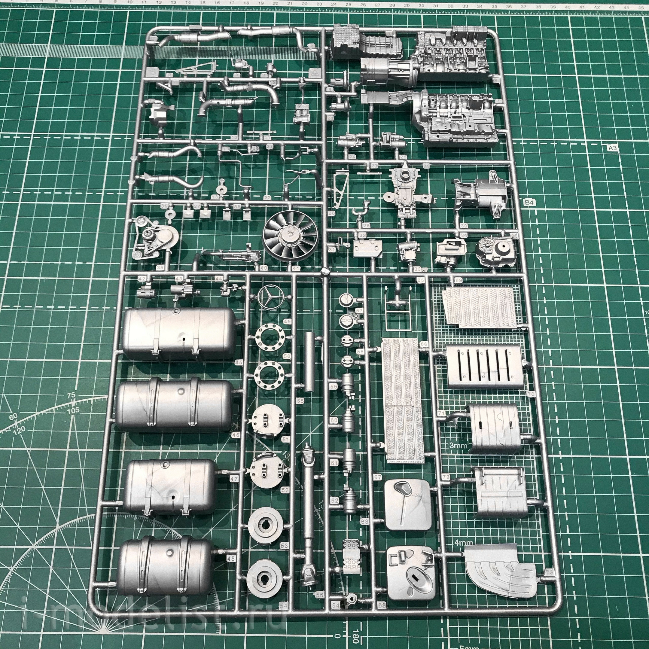 3948 Italeri 1/24 truck tractor Mercedes-Benz MP 4 BIG SPACE