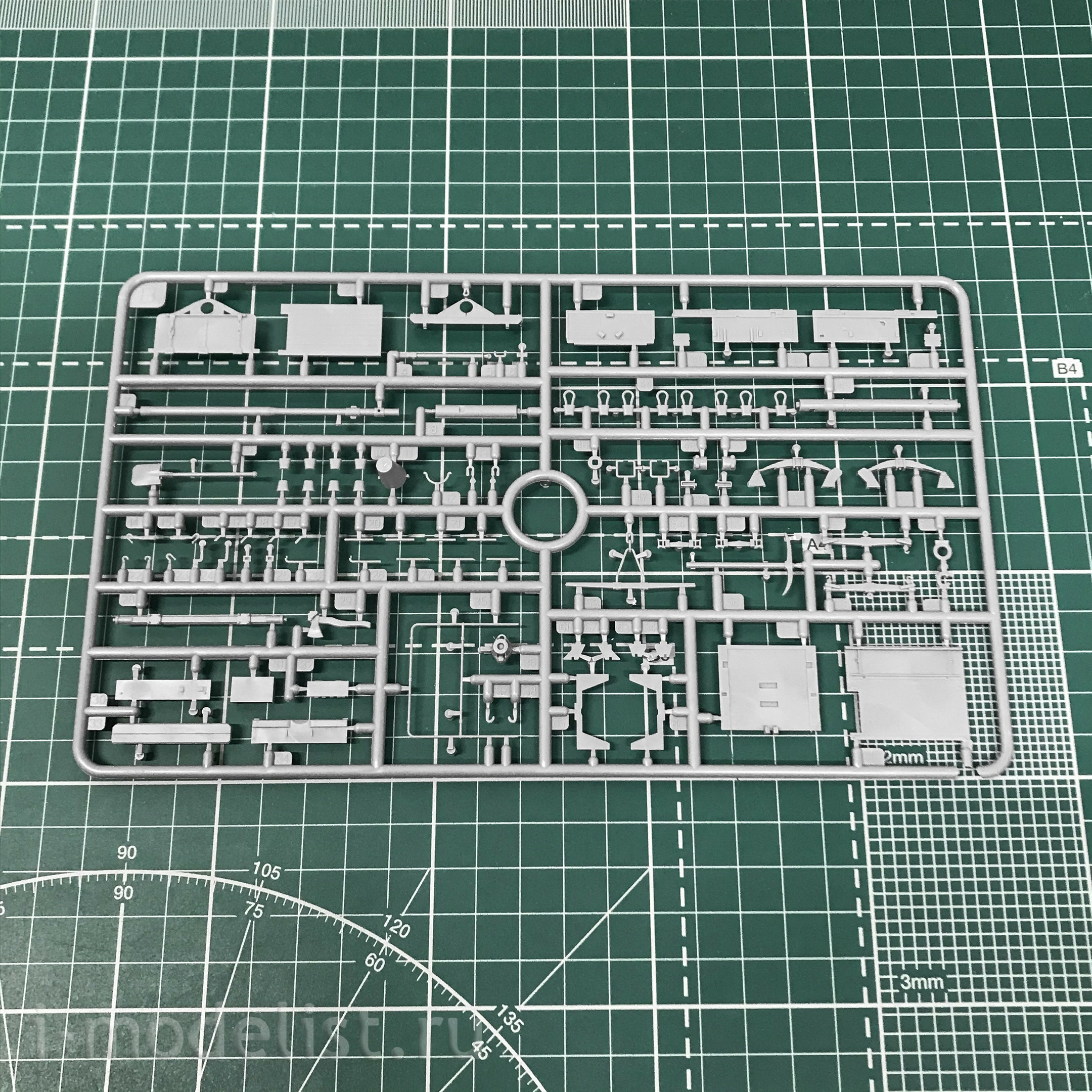 35369 MiniArt 1/35 Gun ZiS-2/ZiS-3 with front and calculation (2 in 1)