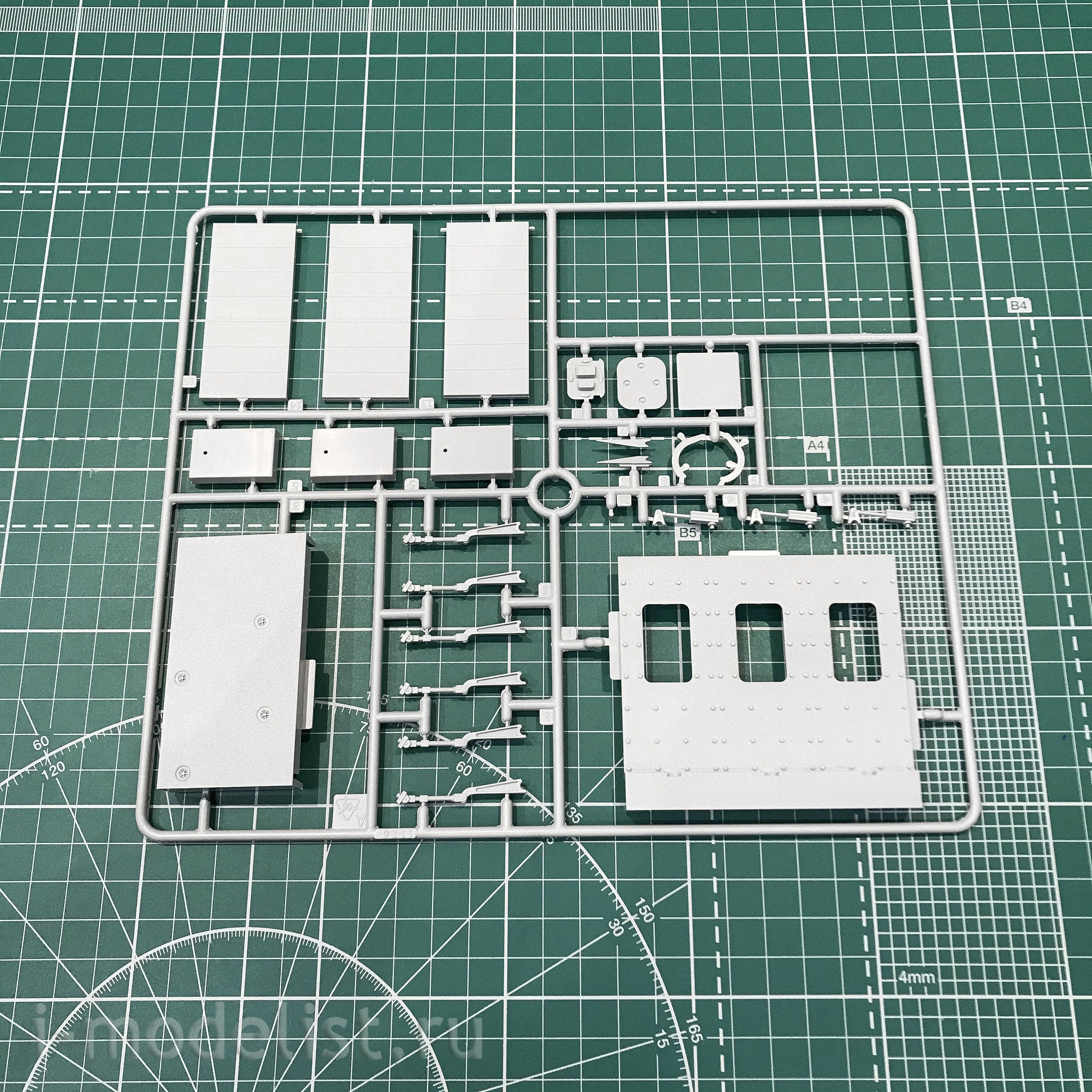 1326 Italeri 1/72 air deck section (Modern aircraft carrier)
