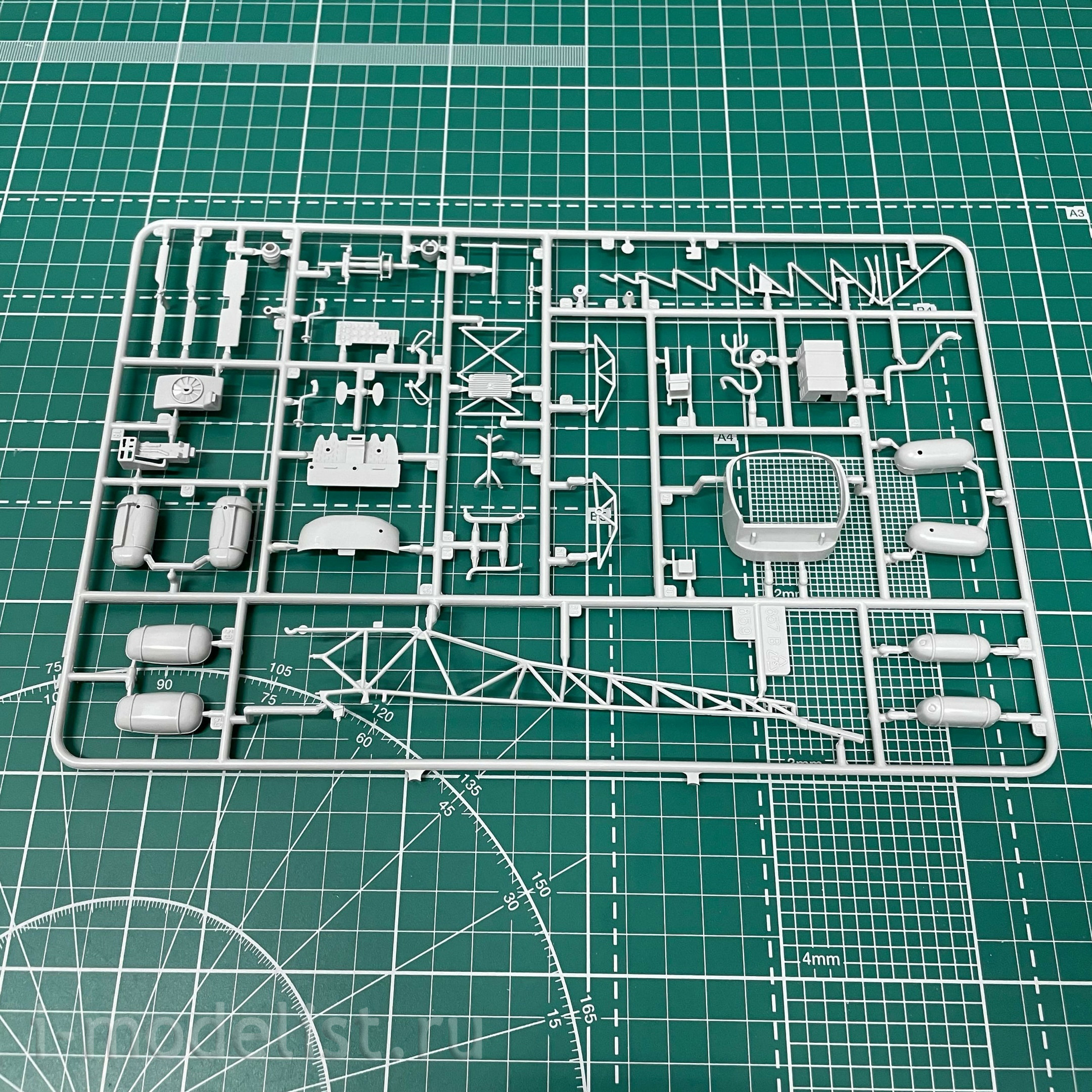 2820 Italeri 1/48 Helicopter OH-13 Sioux