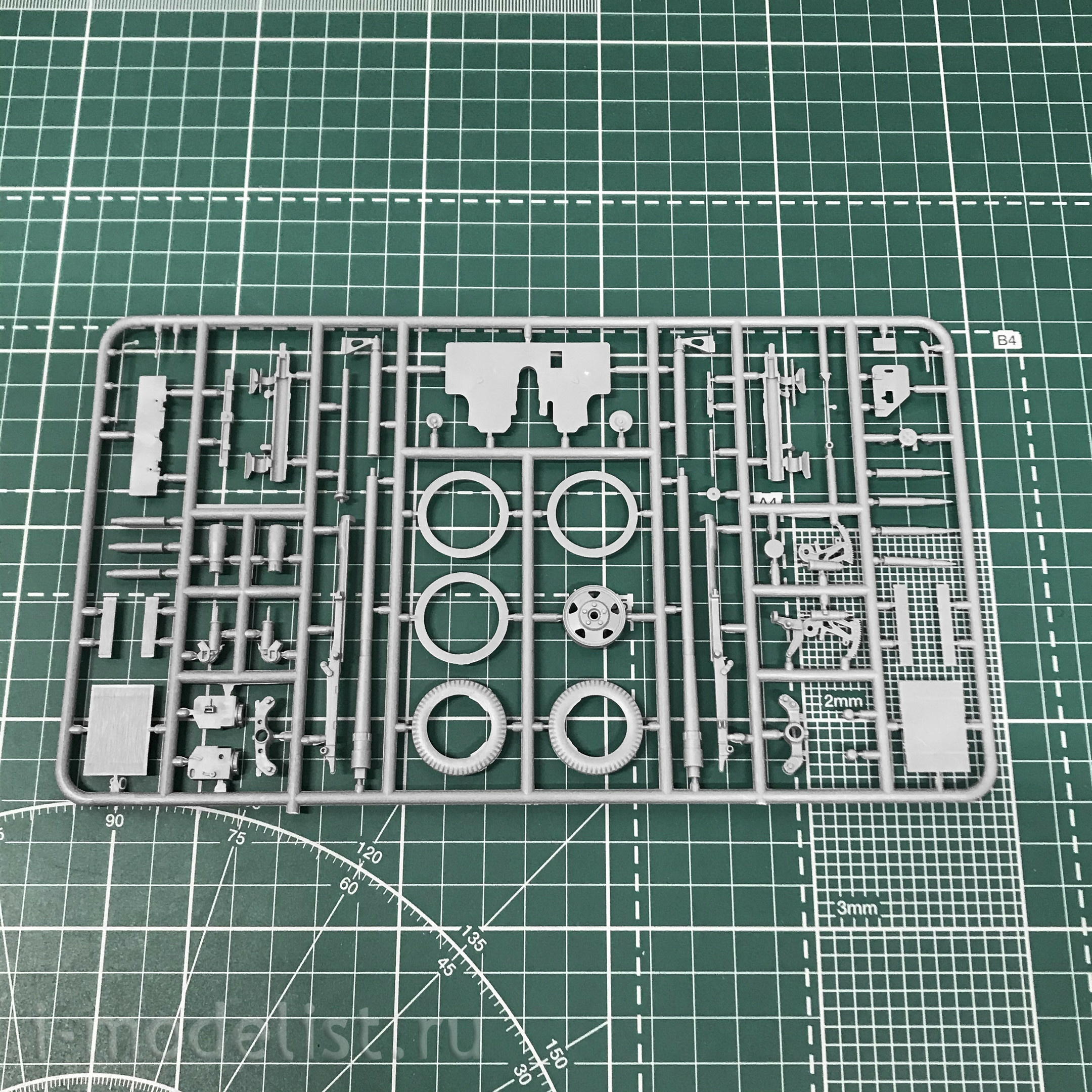 35369 MiniArt 1/35 Gun ZiS-2/ZiS-3 with front and calculation (2 in 1)