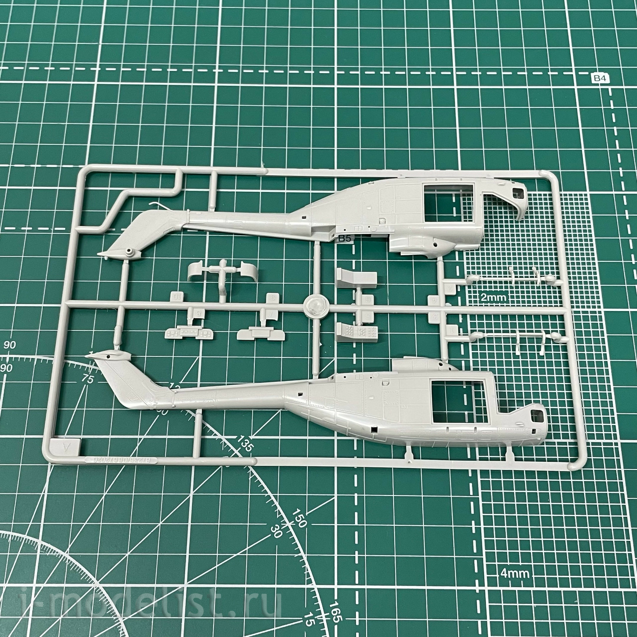 87236 HobbyBoss 1/72 Helicopter Royal Navy Lynx HAS. 2