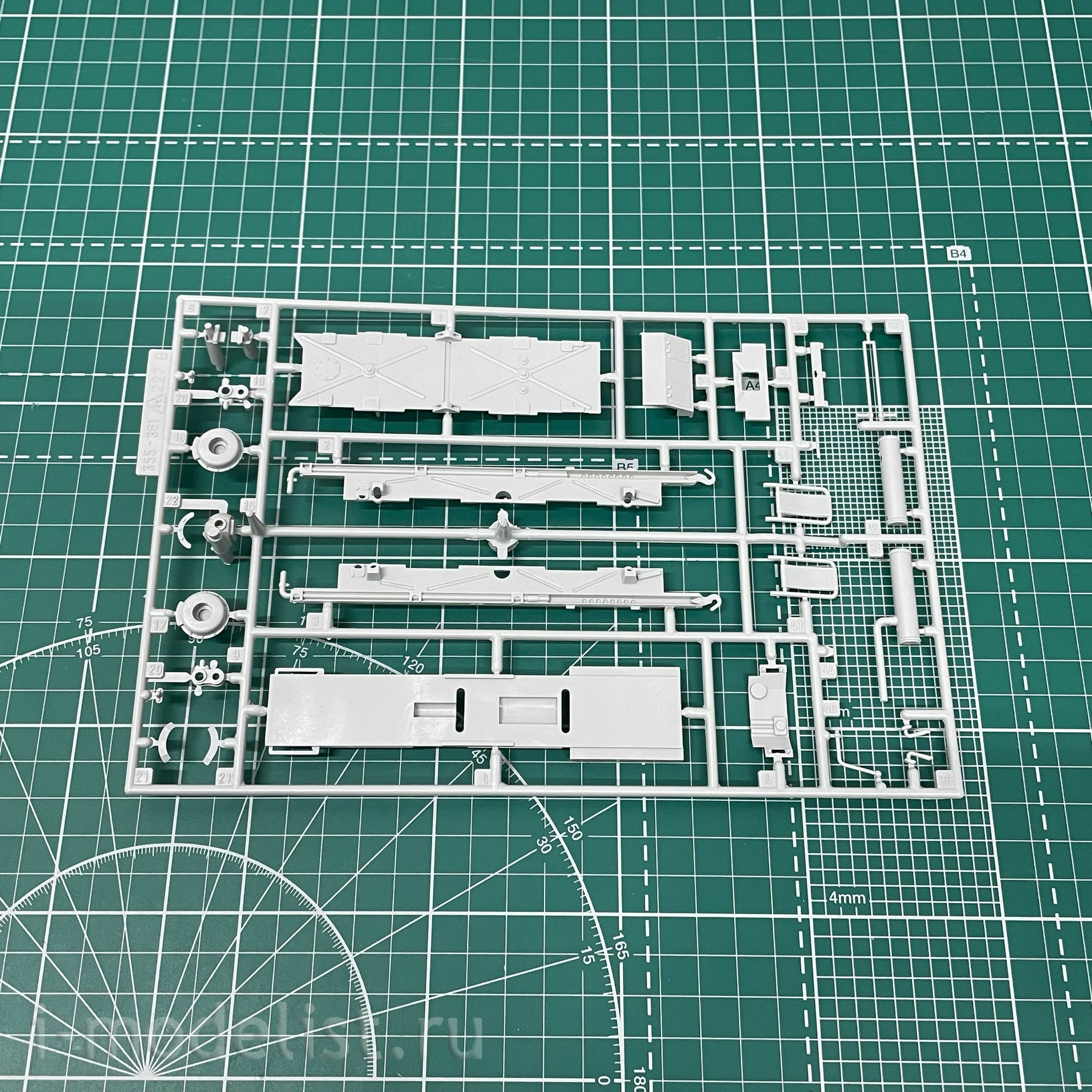 6549 Italeri 1/35 Tracked tractor RSO/01 with German soldiers