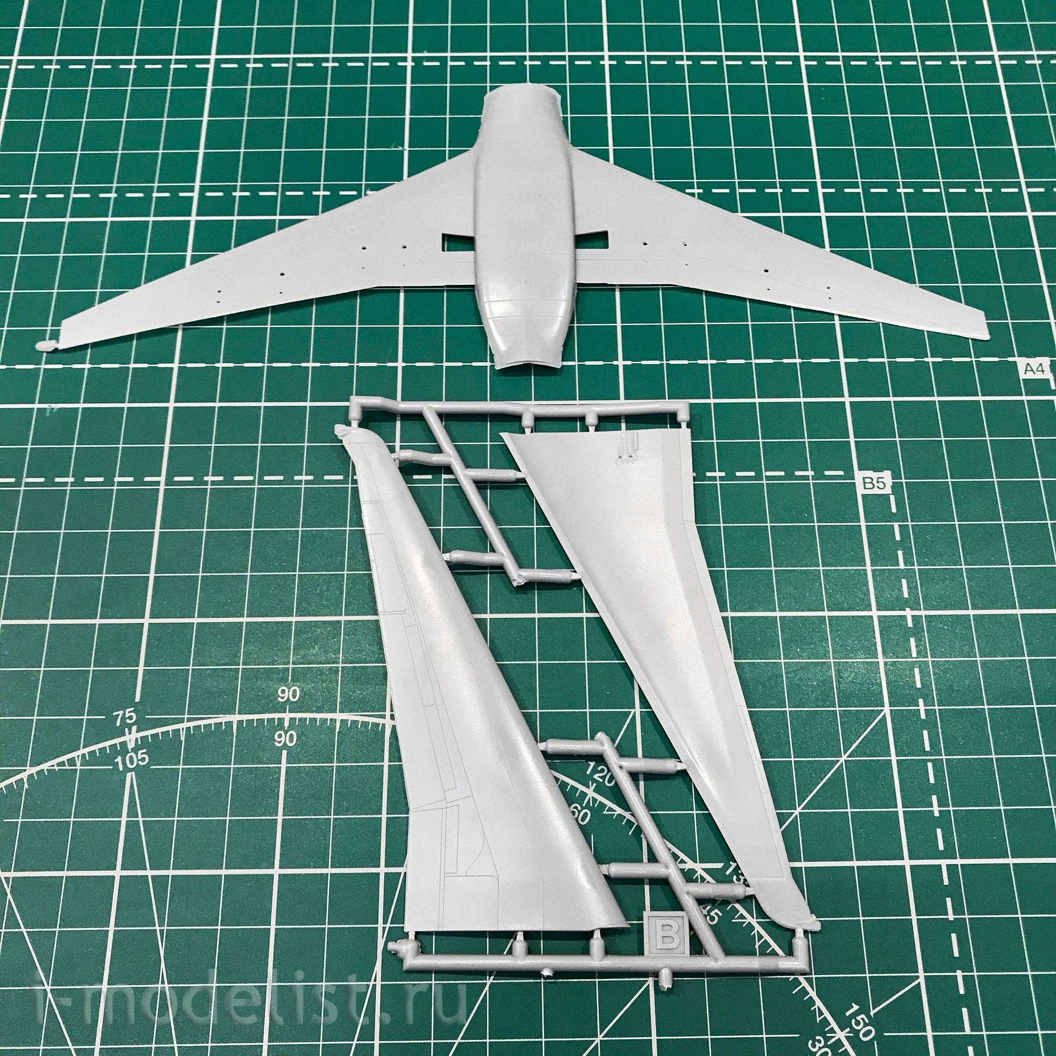 144110 Orient Express 1/144 Airliner MD-87 Iberia