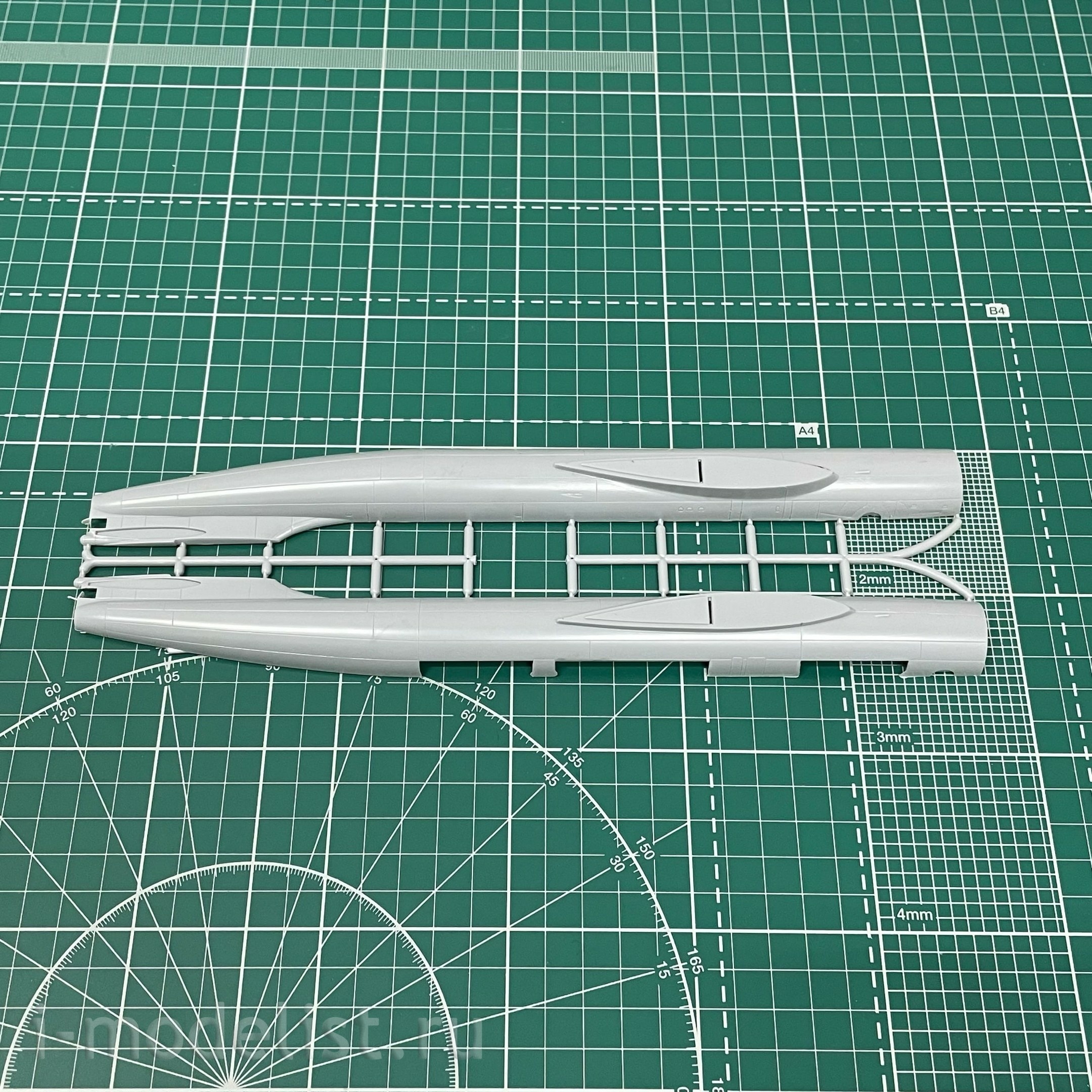 144-033 Microcosm 1/144 Myasishchev 3MD Strategic Bomber (NATO Bison-C)